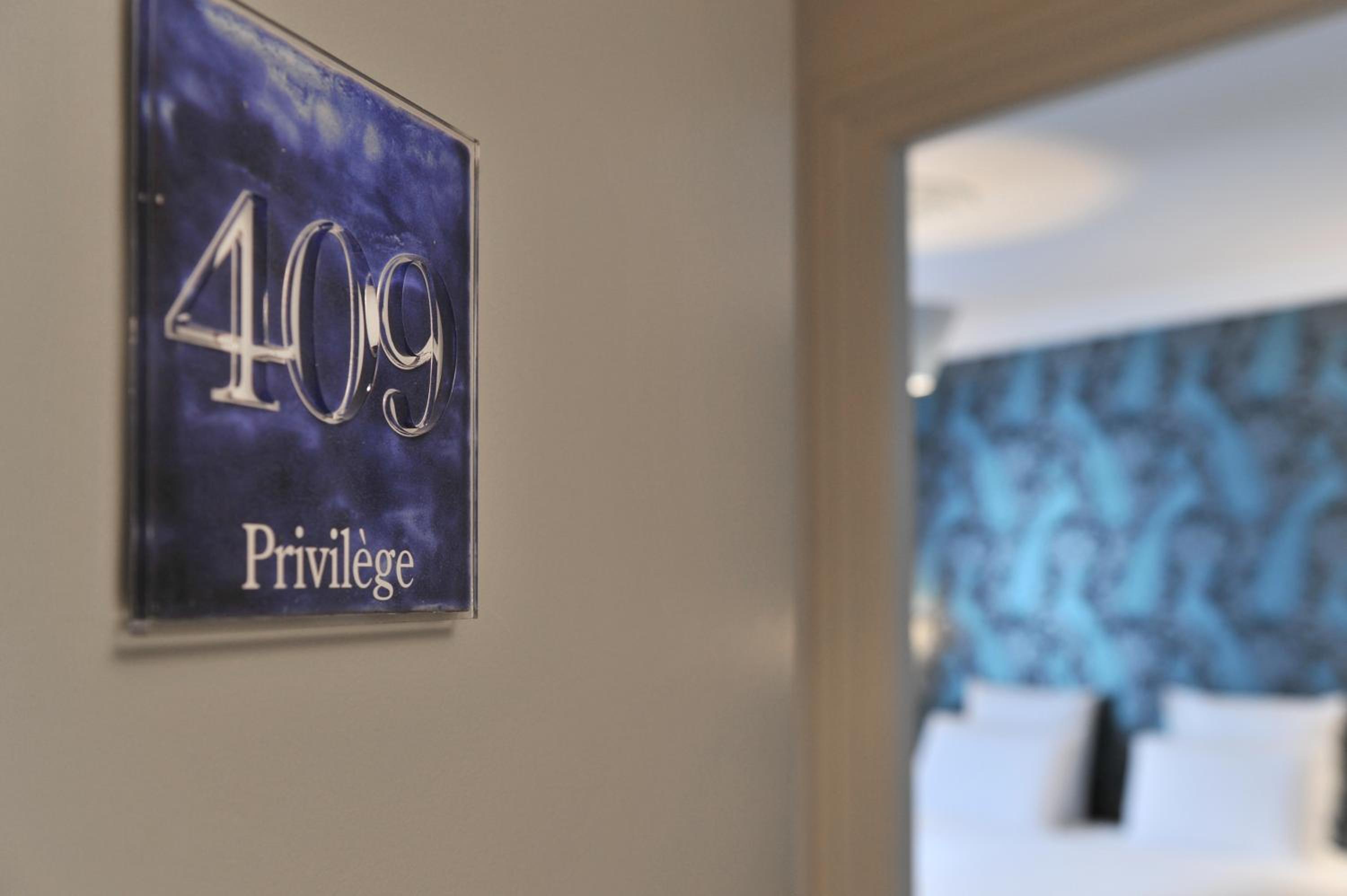 Privilege King Room - Photo 18