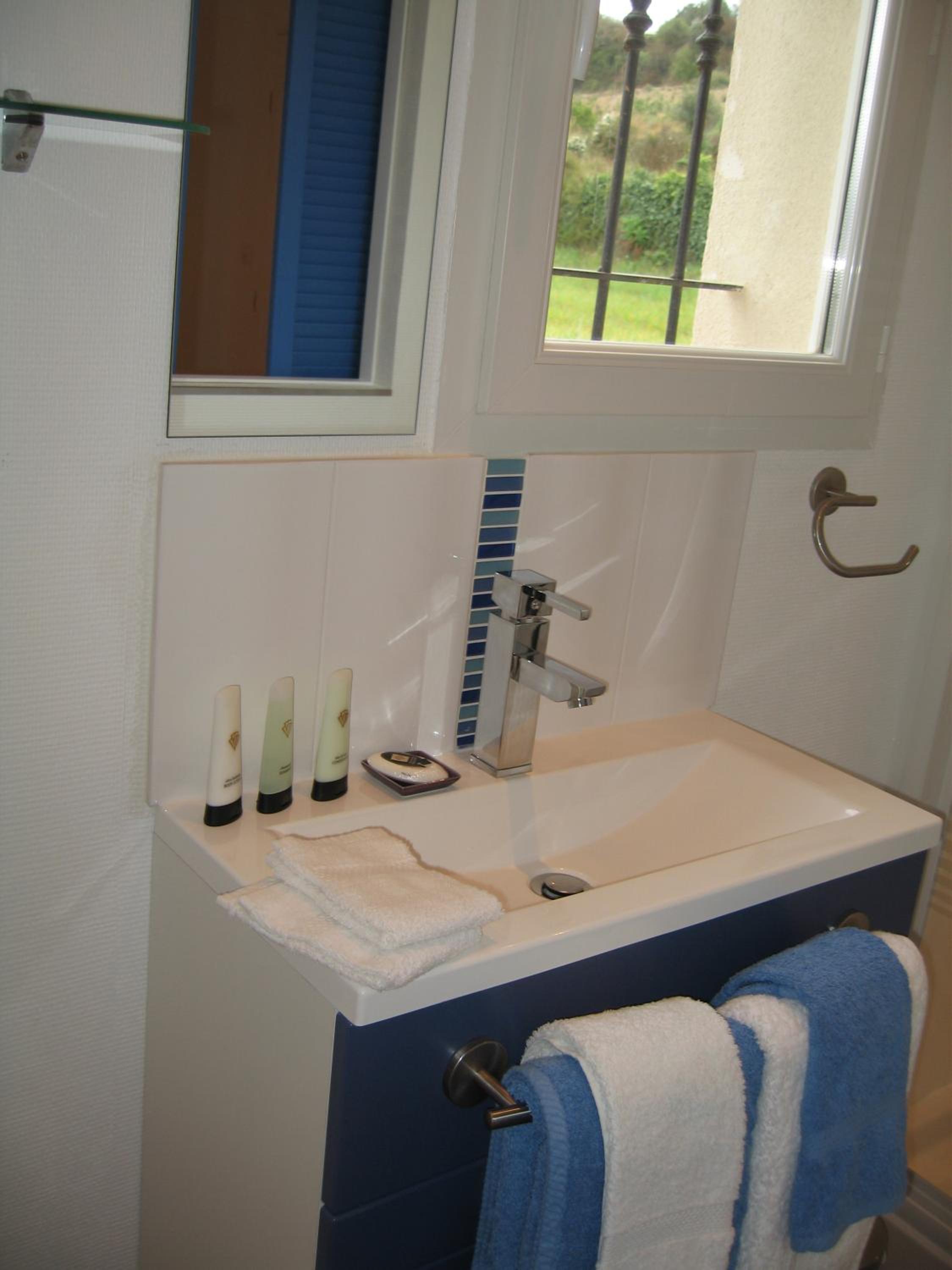Double Room with Pool View photo 3