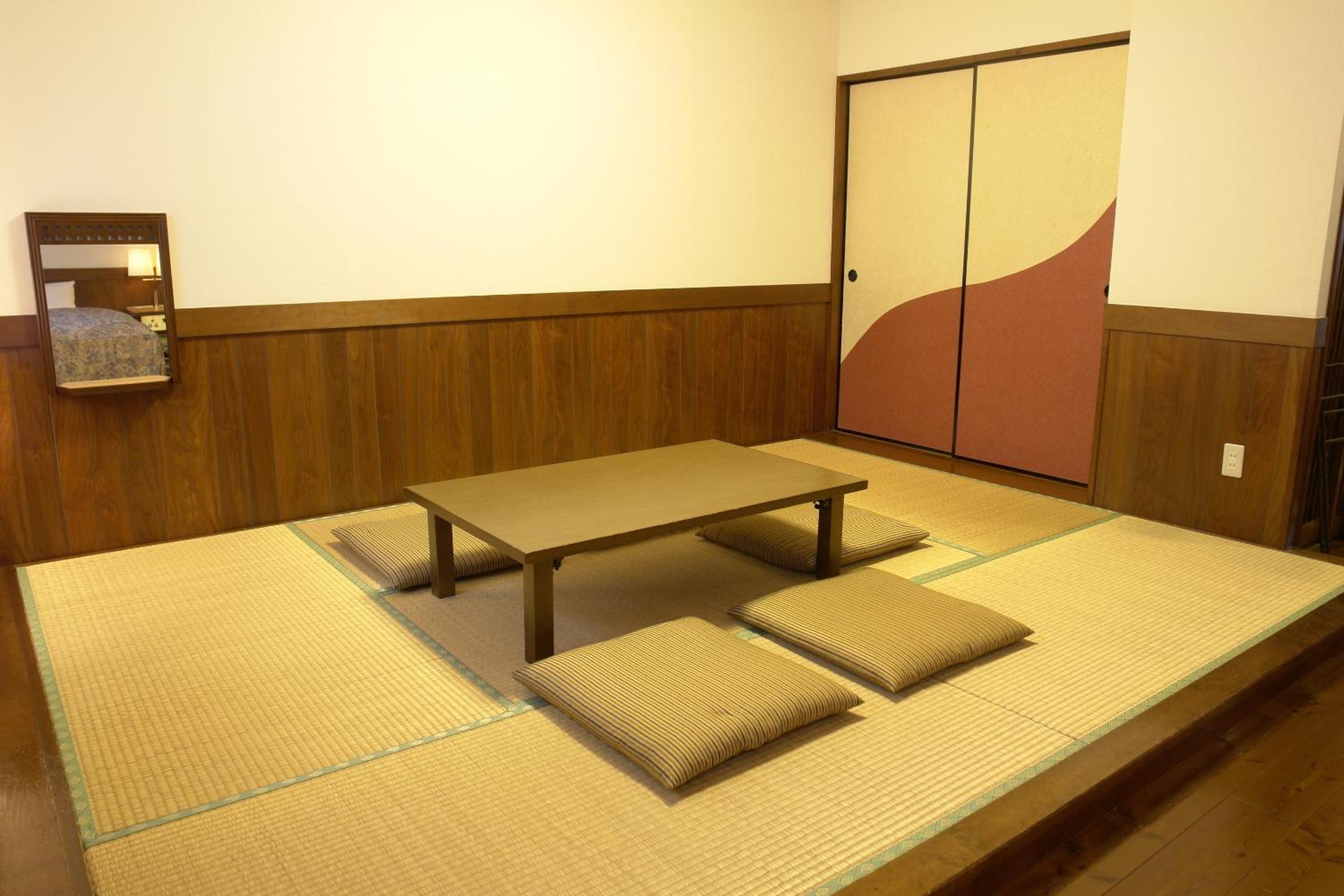 Deluxe Room with Tatami Area - Photo 4