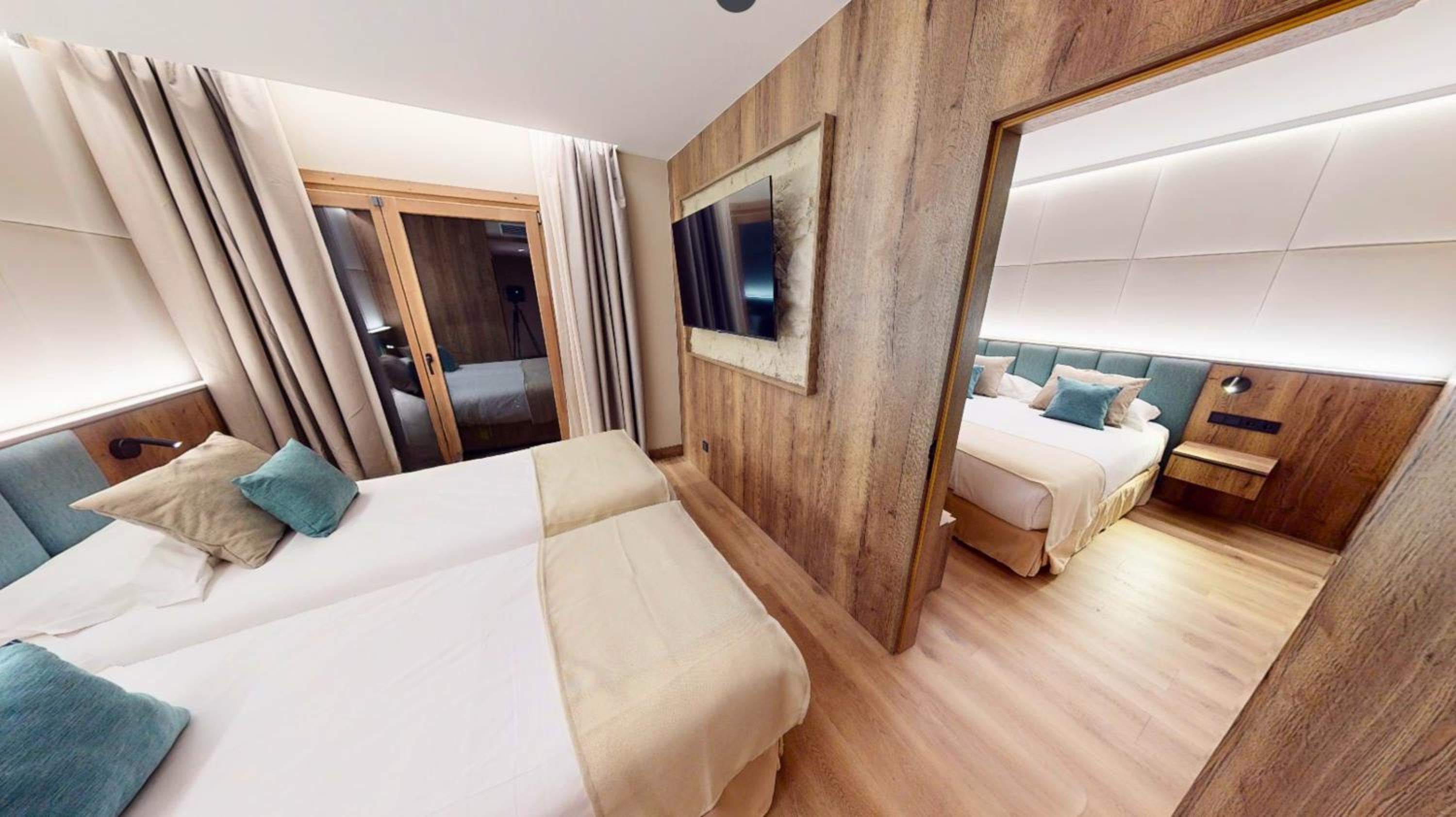 Deluxe Family Room