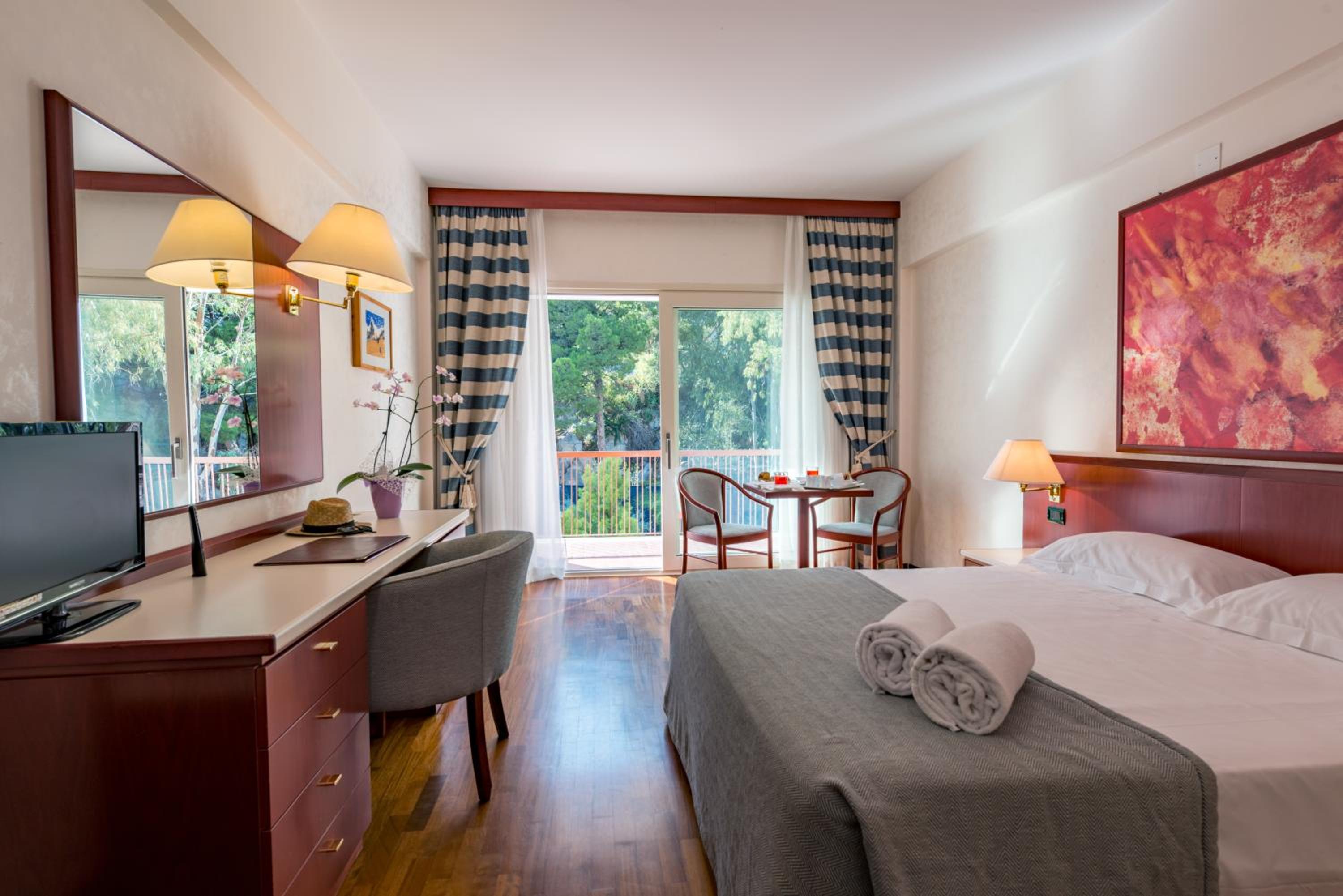 Quadruple Room with Garden View - Photo 1