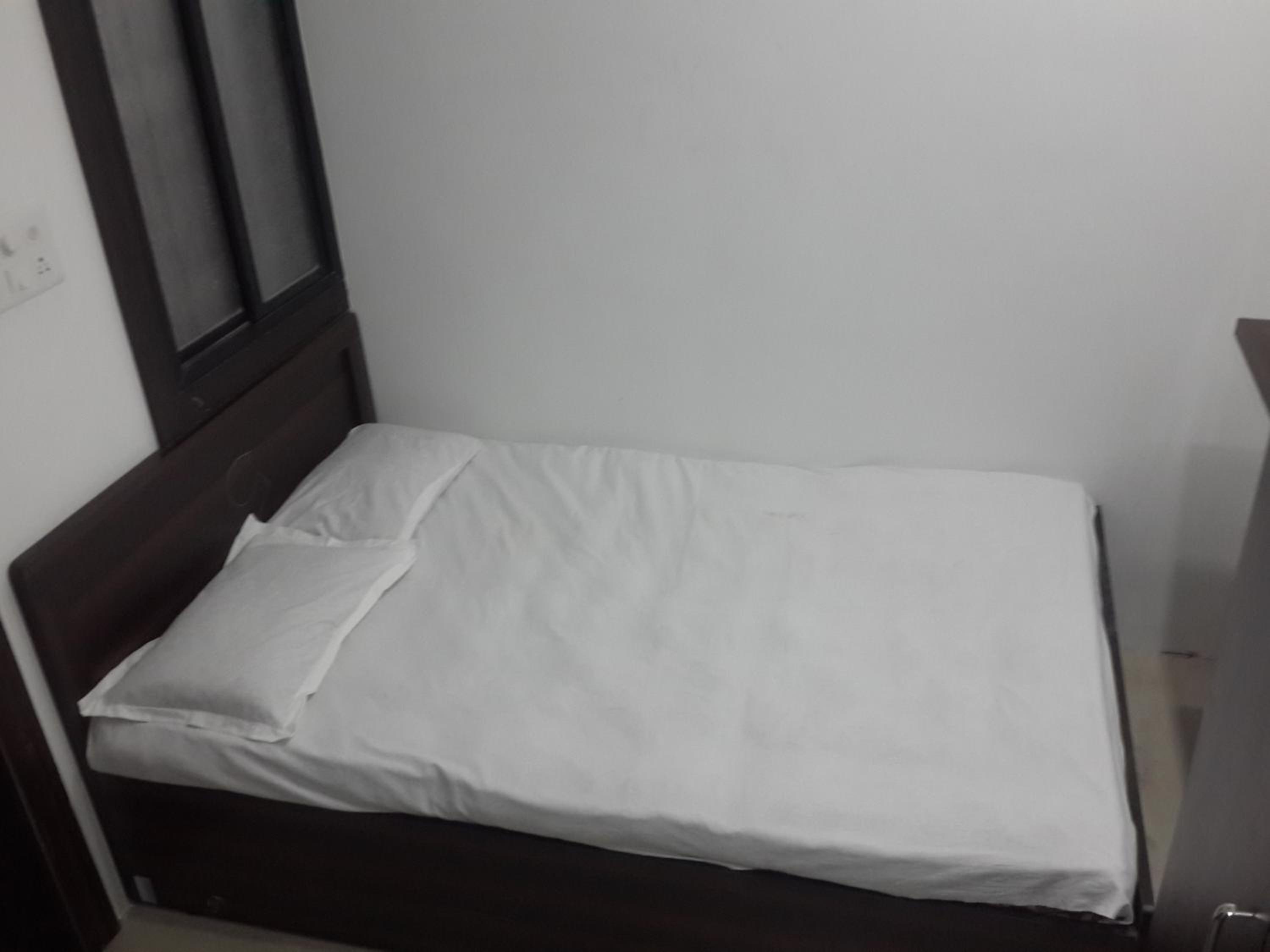 Small Single Room ( Non AC)