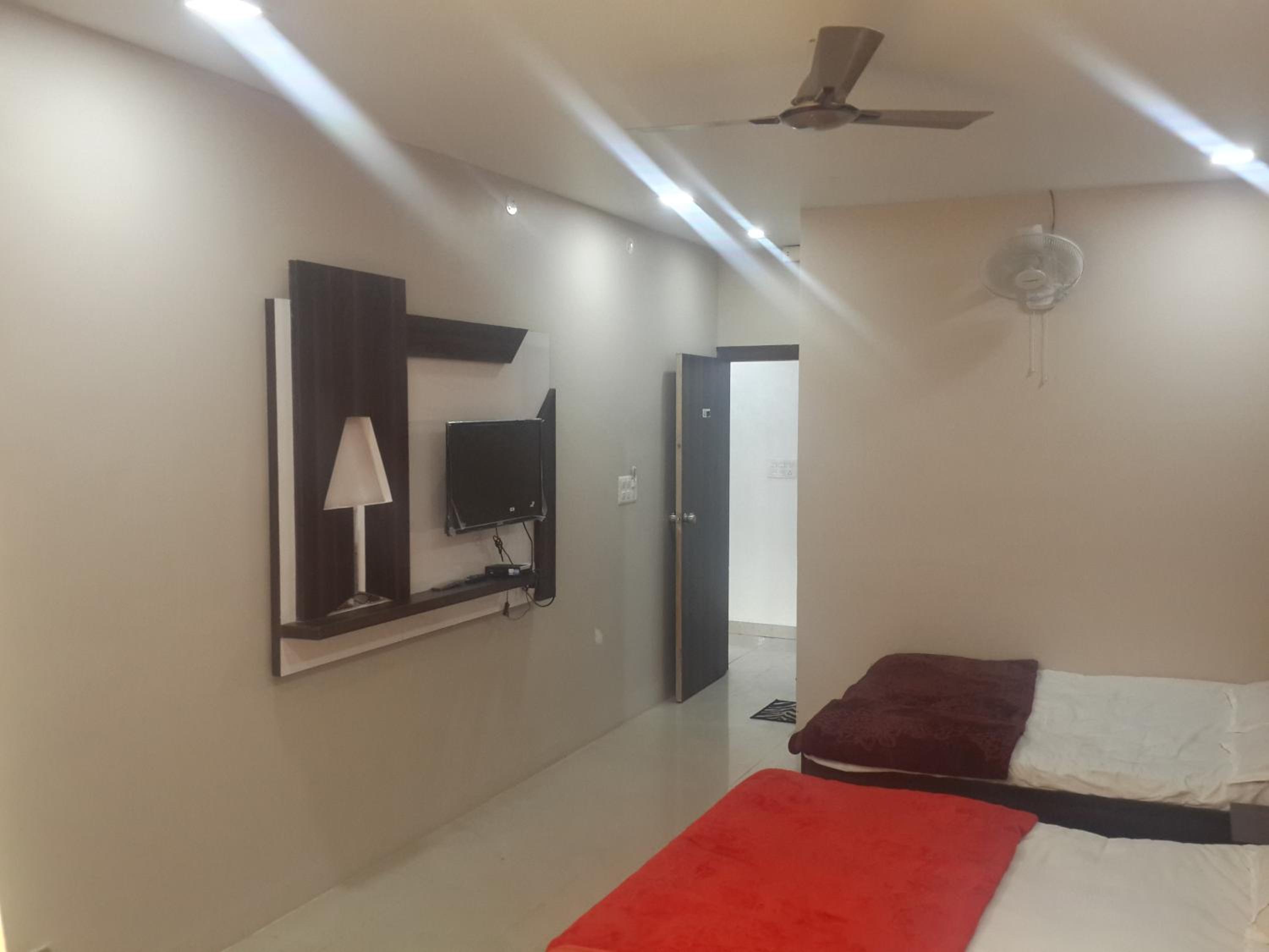 Family Room (AC) - Photo 3