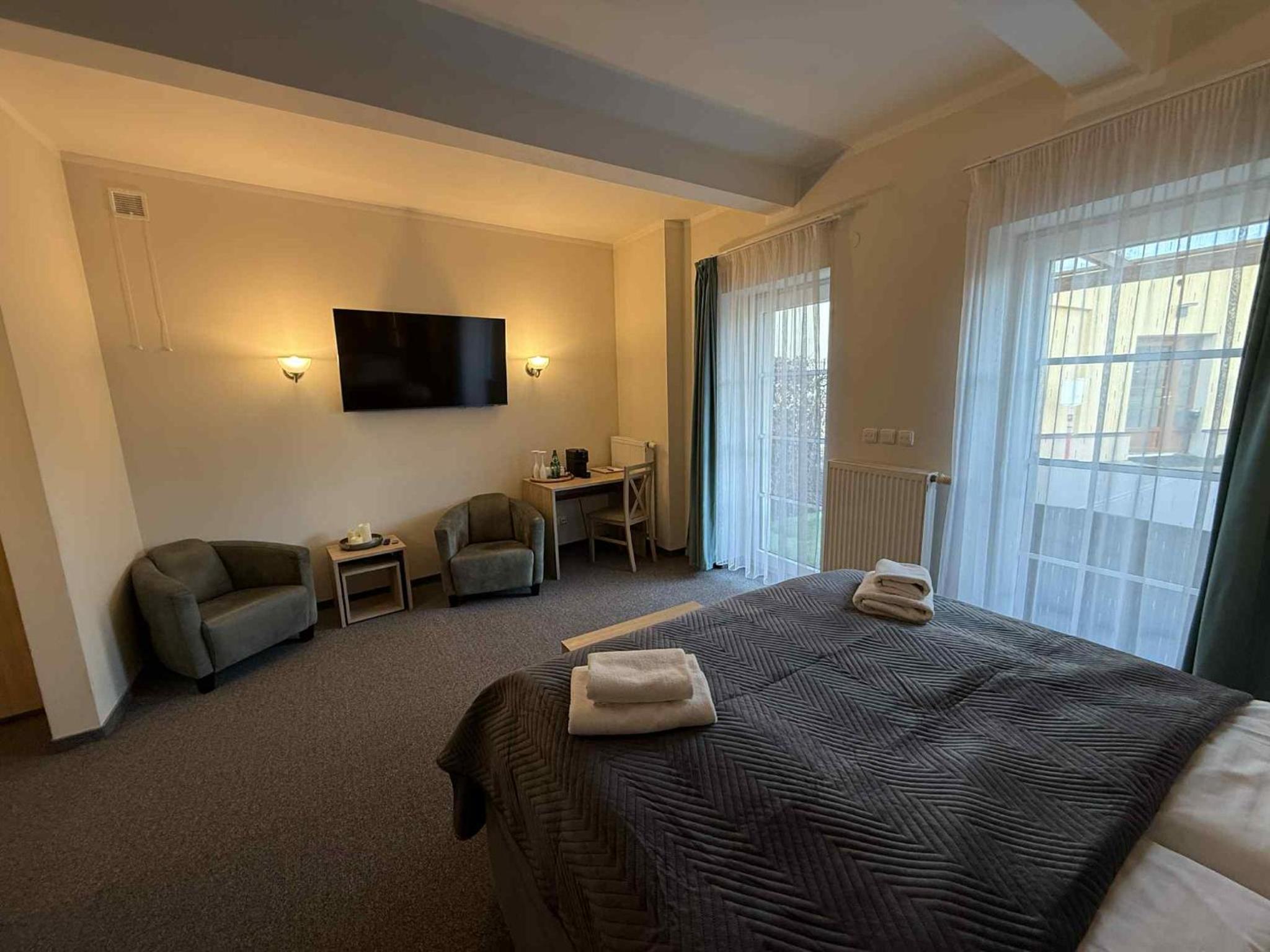 Double Room with Spa Bath photo 1