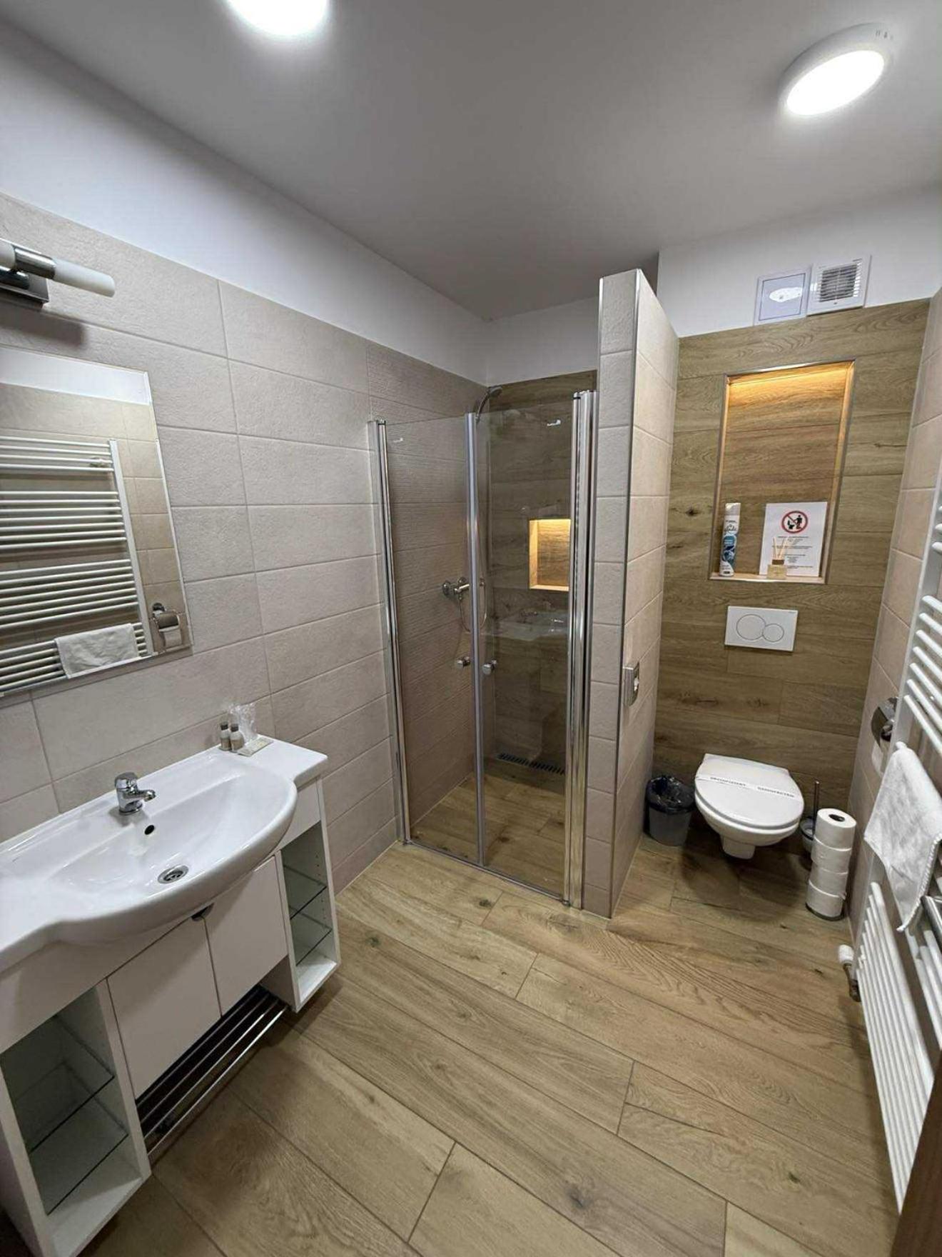 Double Room with Spa Bath photo 2