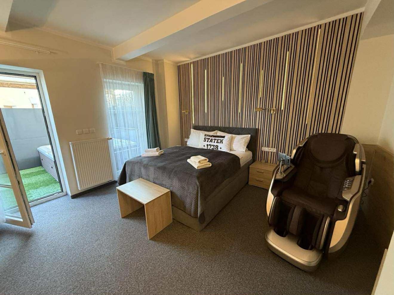 Double Room with Spa Bath photo 3