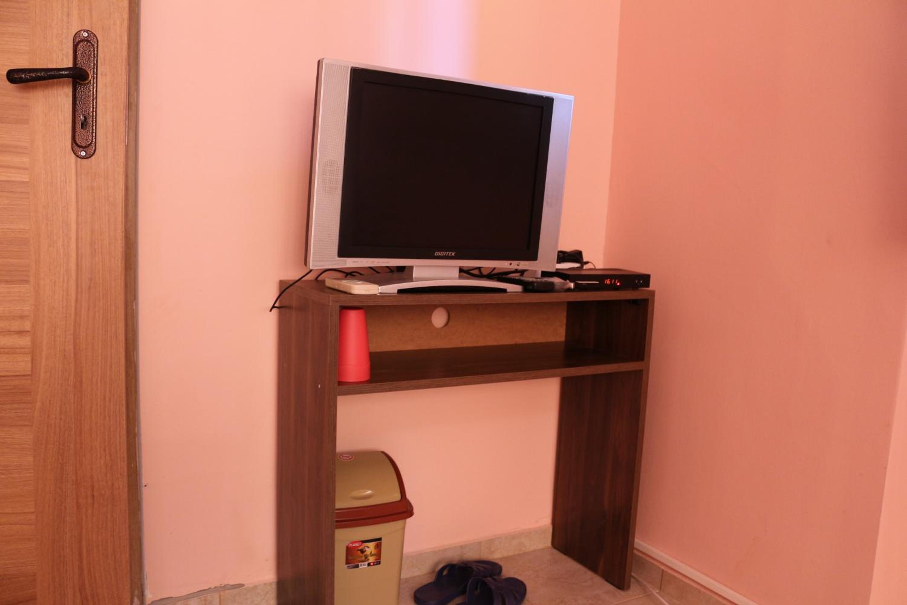 Basic Triple Room photo 1