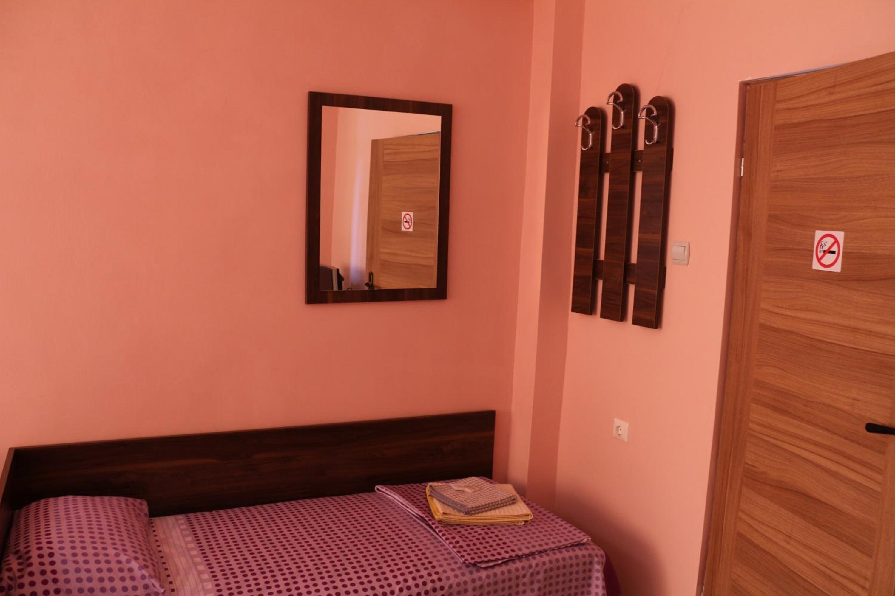 Basic Triple Room photo 2