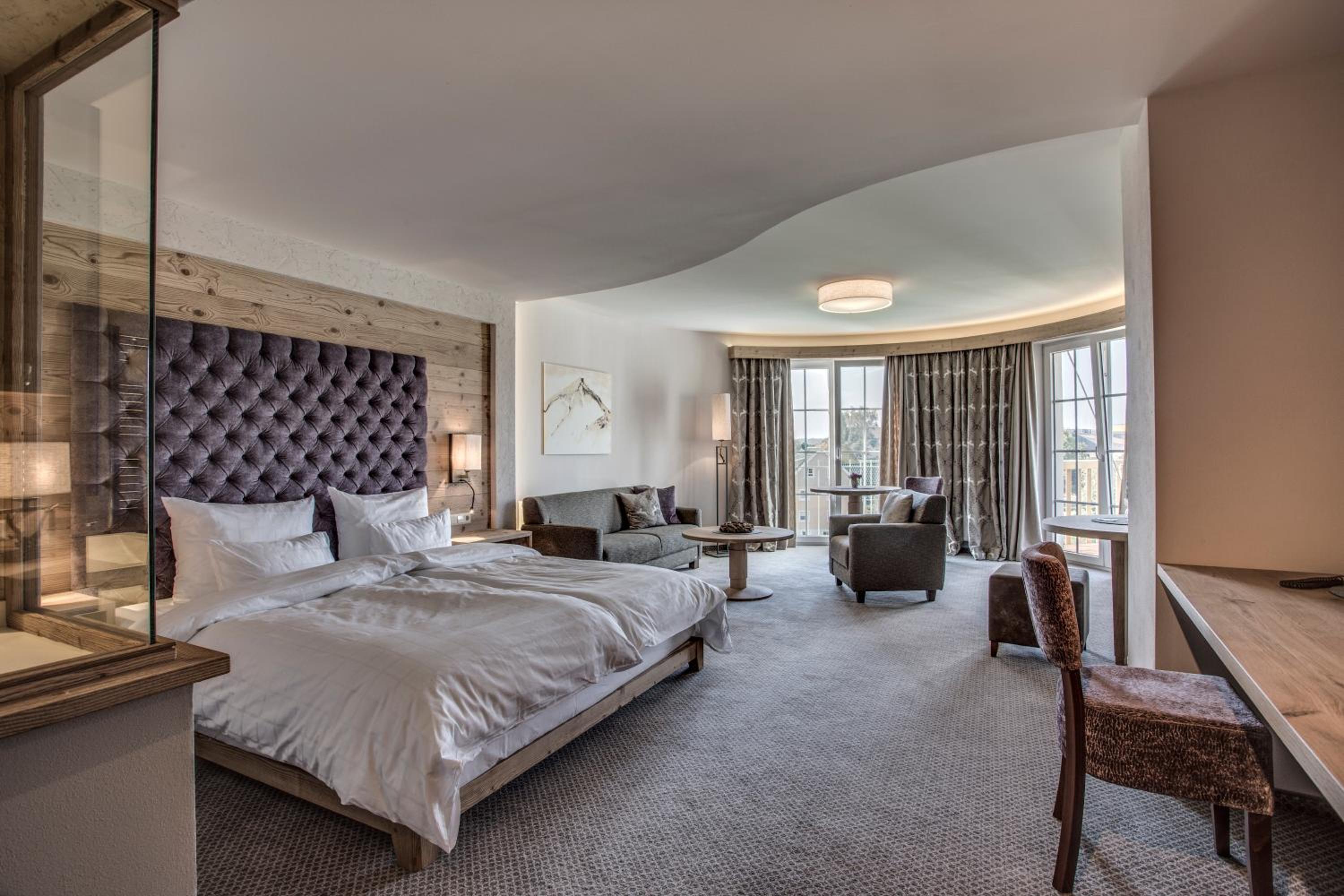 Junior Suite Deluxe with Balcony photo 1