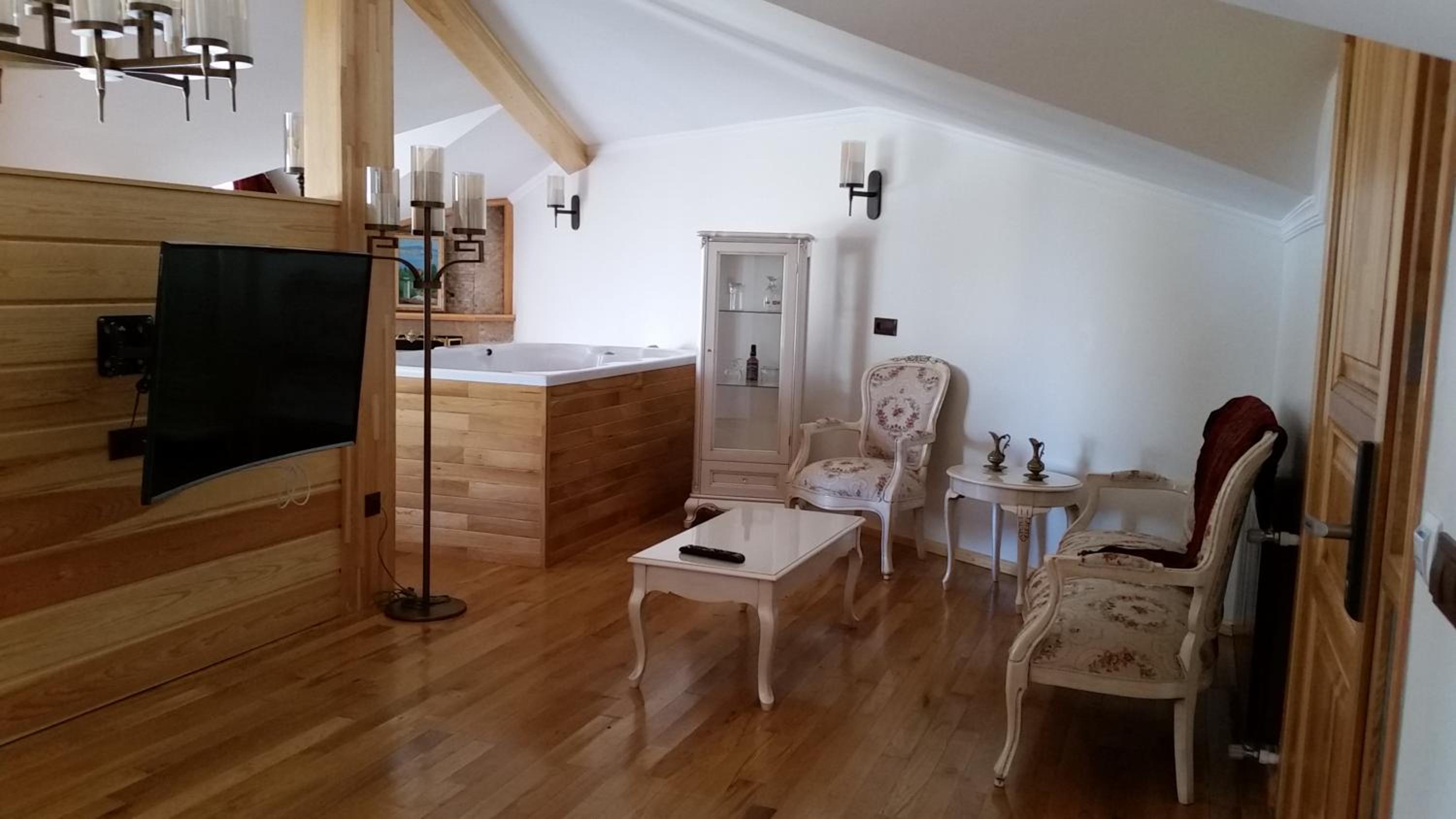 Suite with Spa Bath photo 2