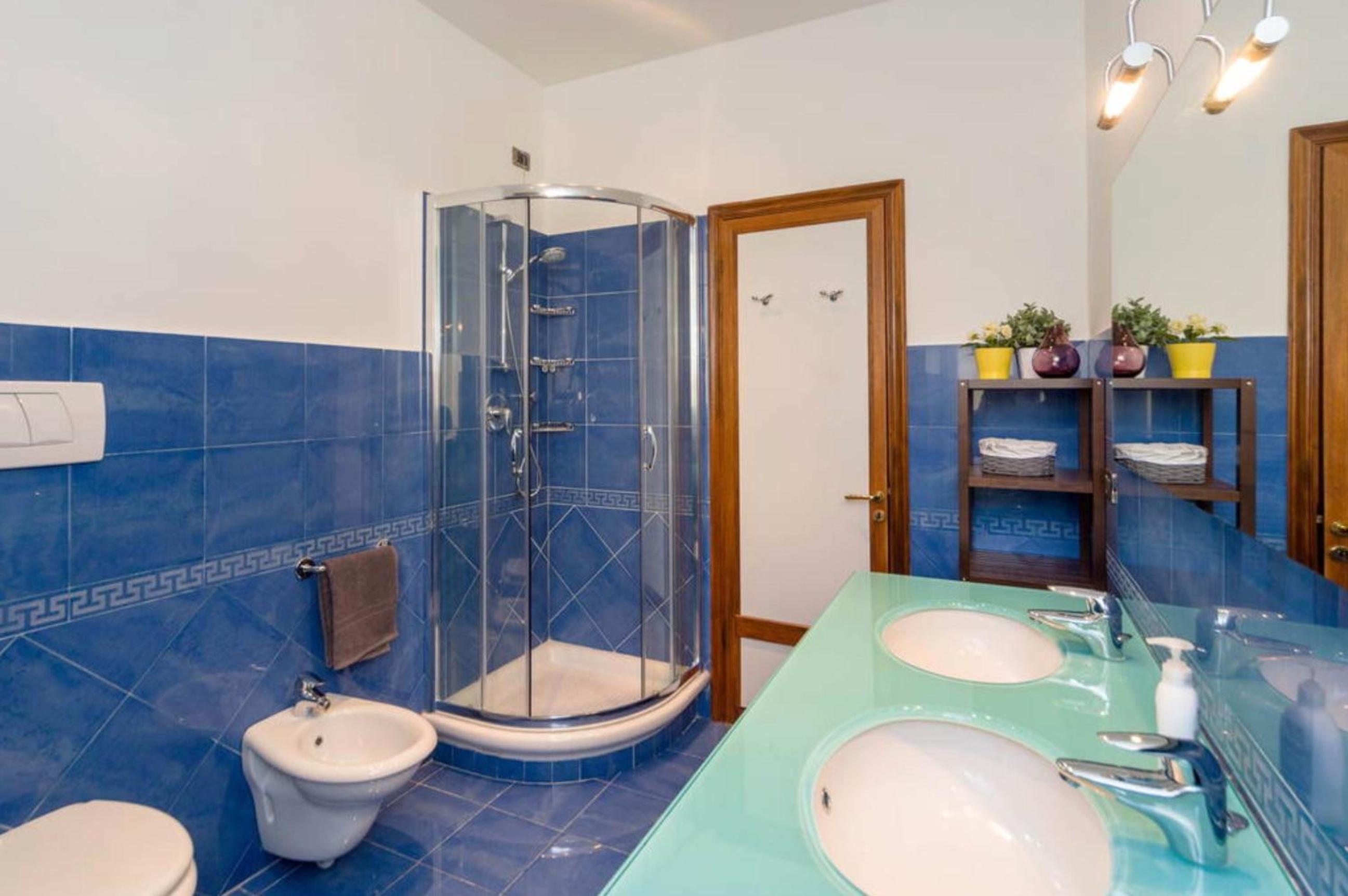 Apartment with Sea View - Photo 18