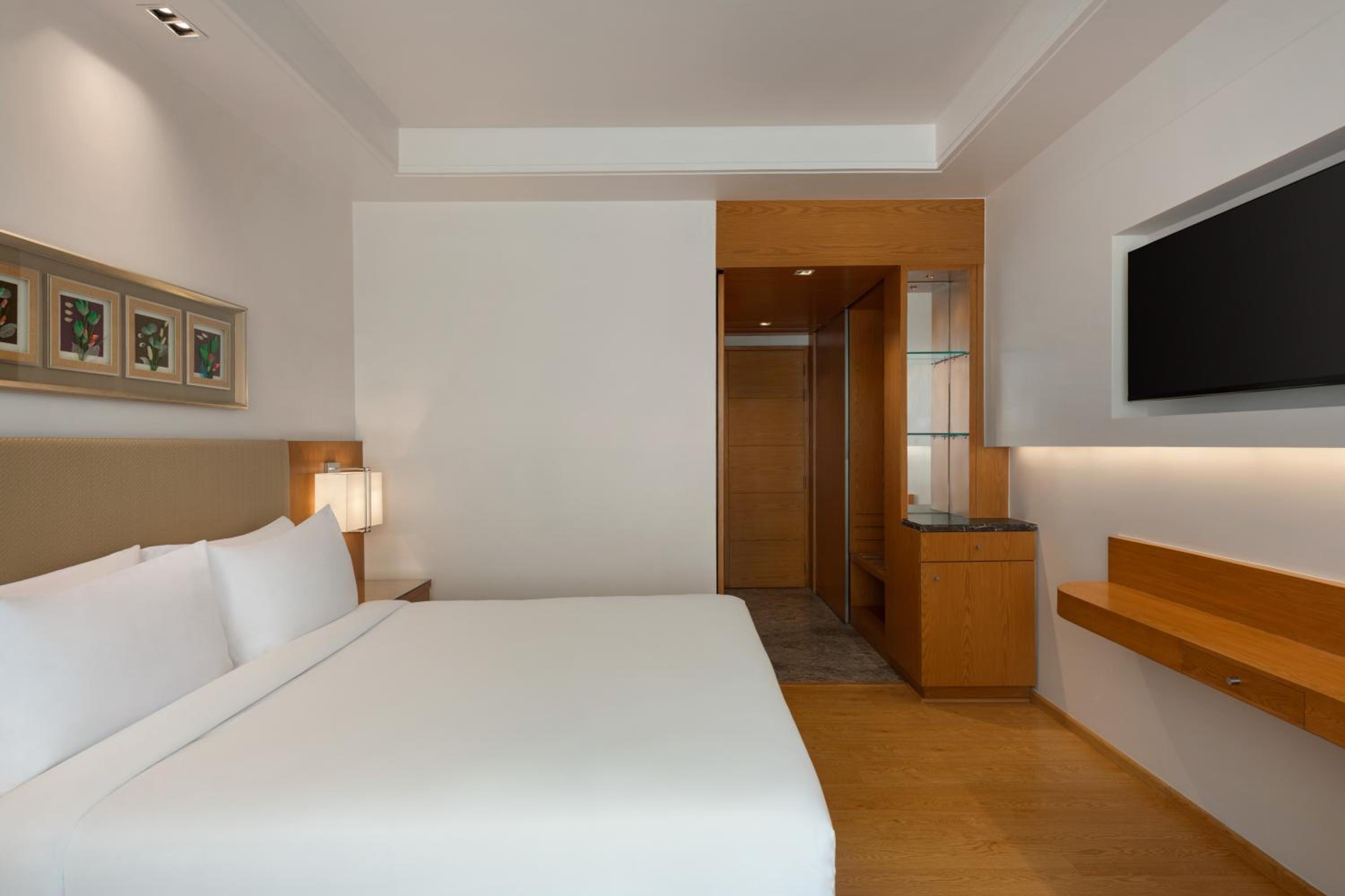 Executive King Room - Non-Smoking photo 2