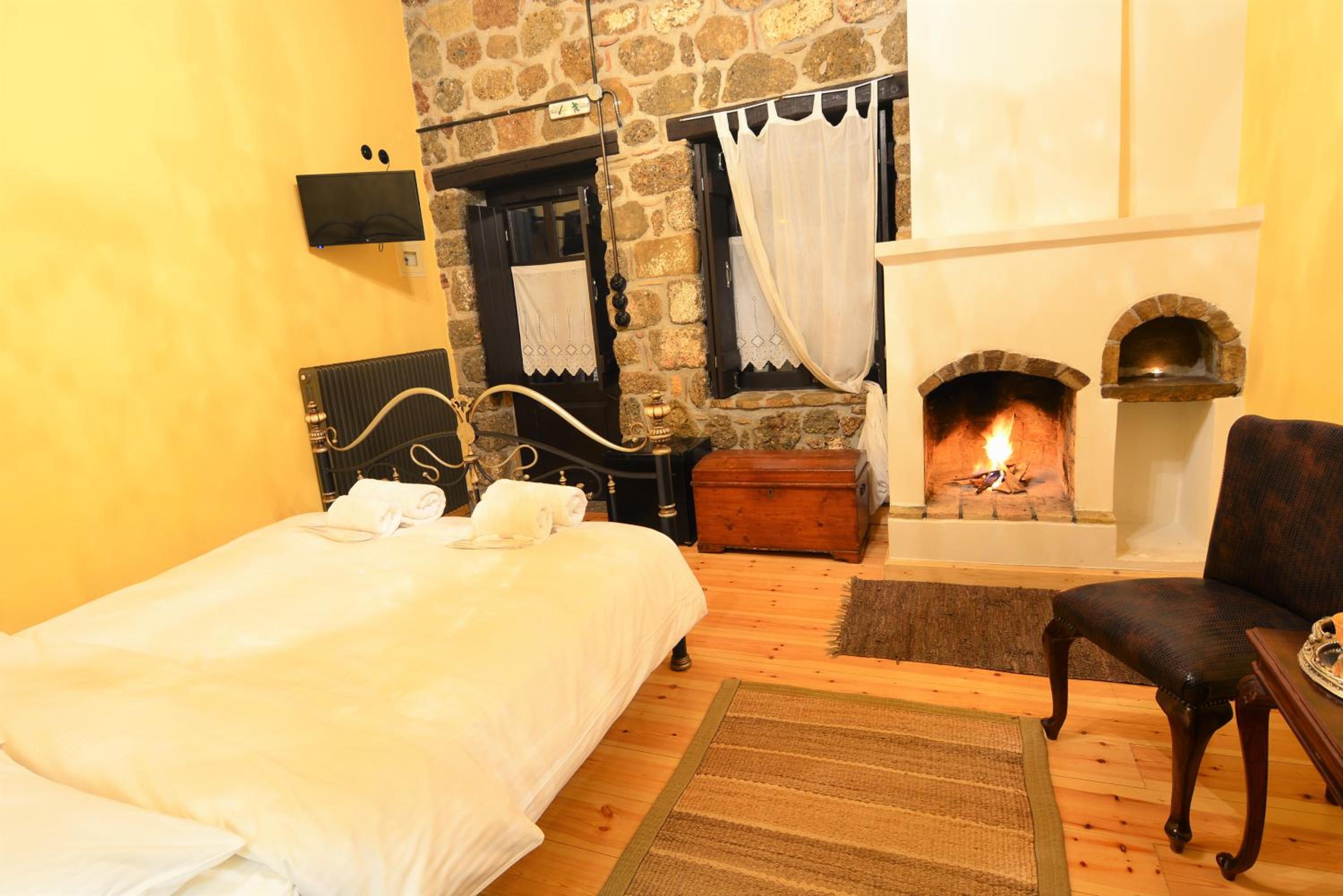 Economy Double Room with Fireplace photo 1