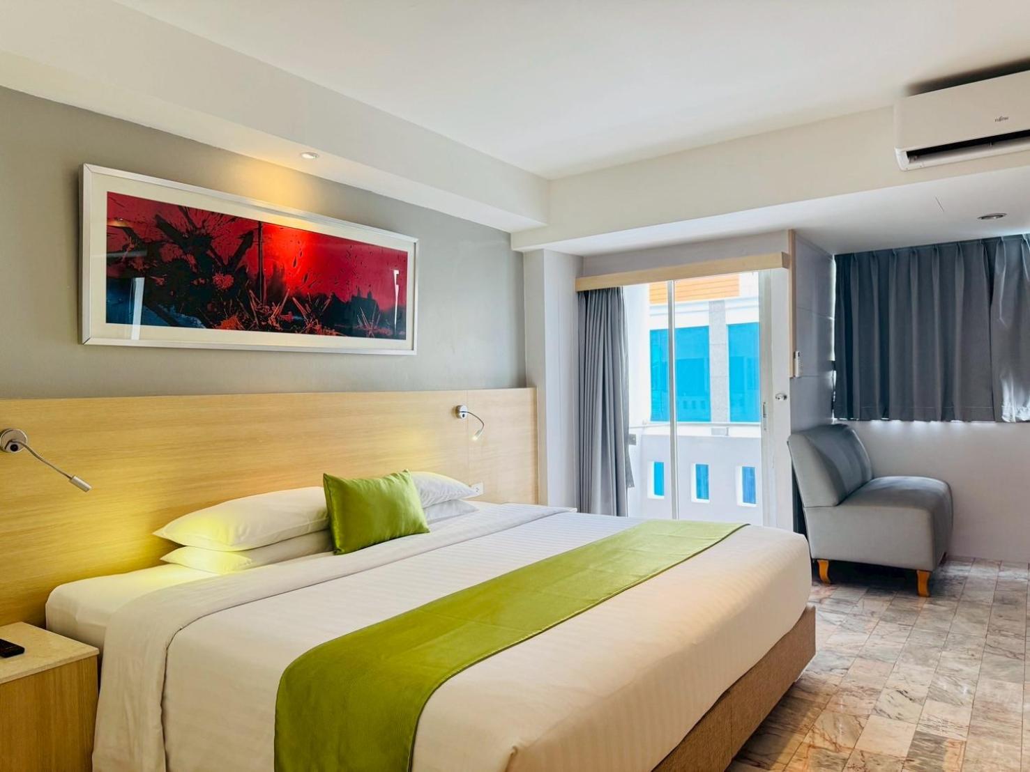 King Room with Pool View photo 3