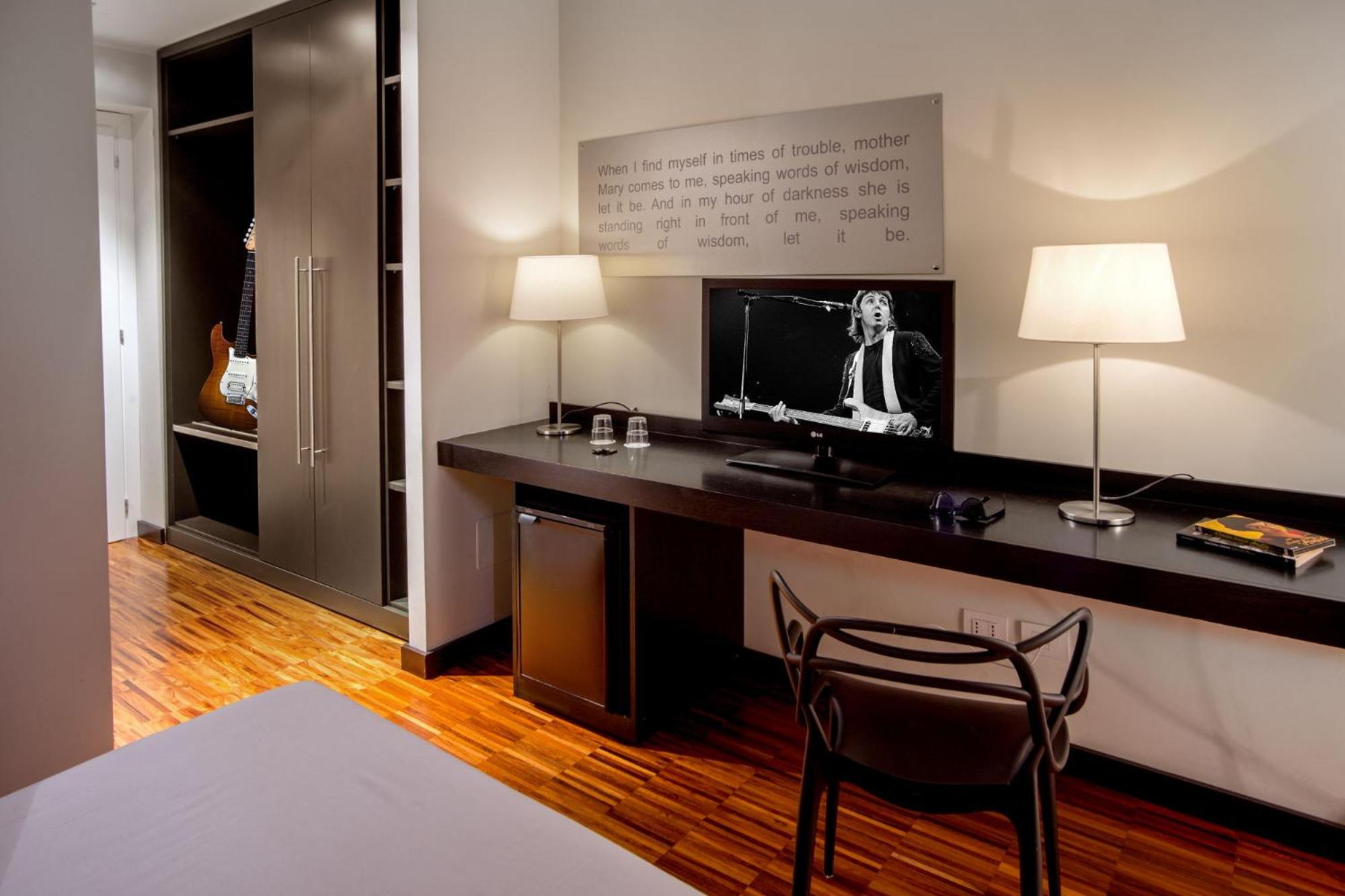 Standard Double or Twin Room photo 2