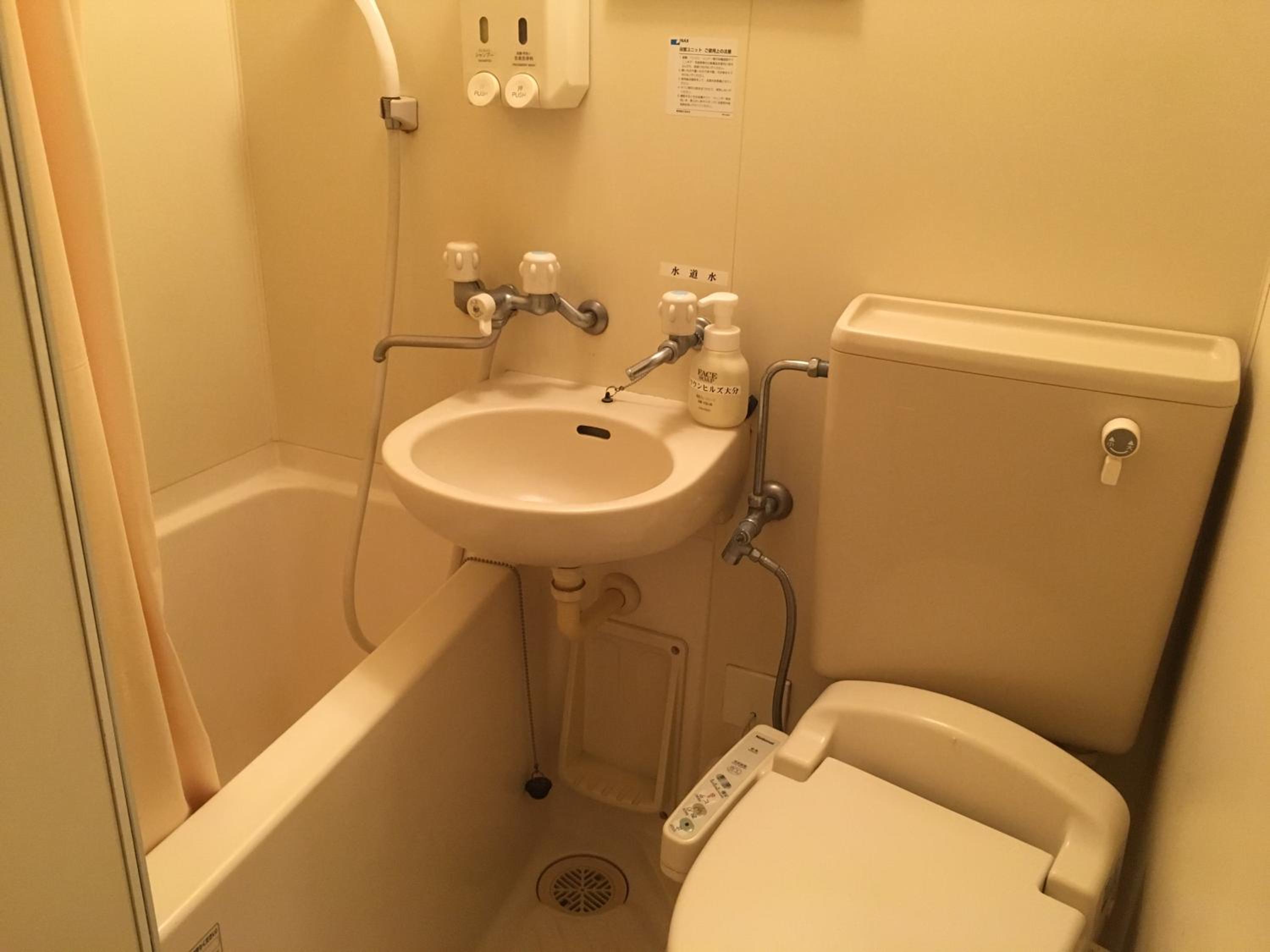 Single Room - Smoking photo 3