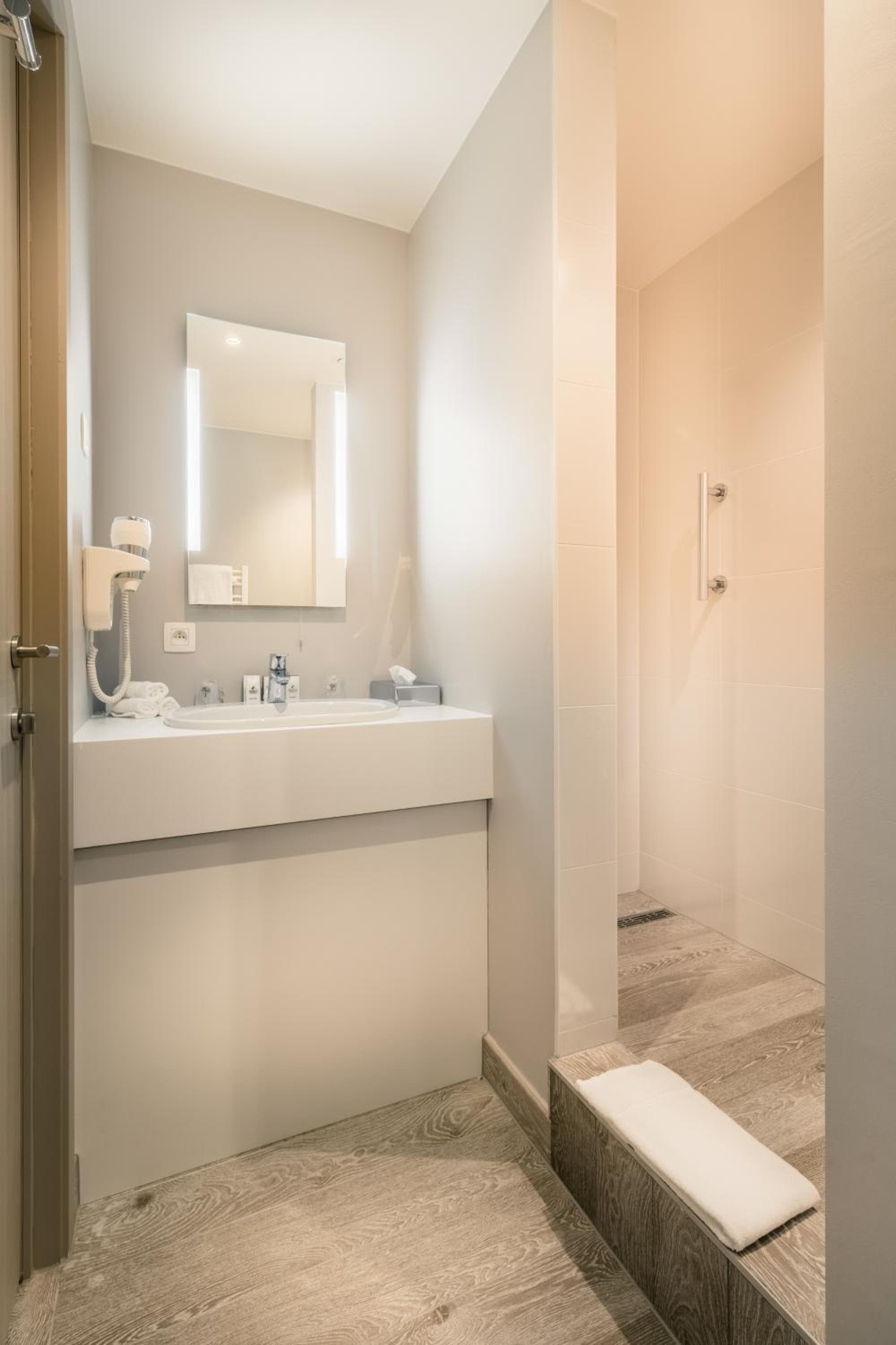 Standard Double or Twin Room photo 2