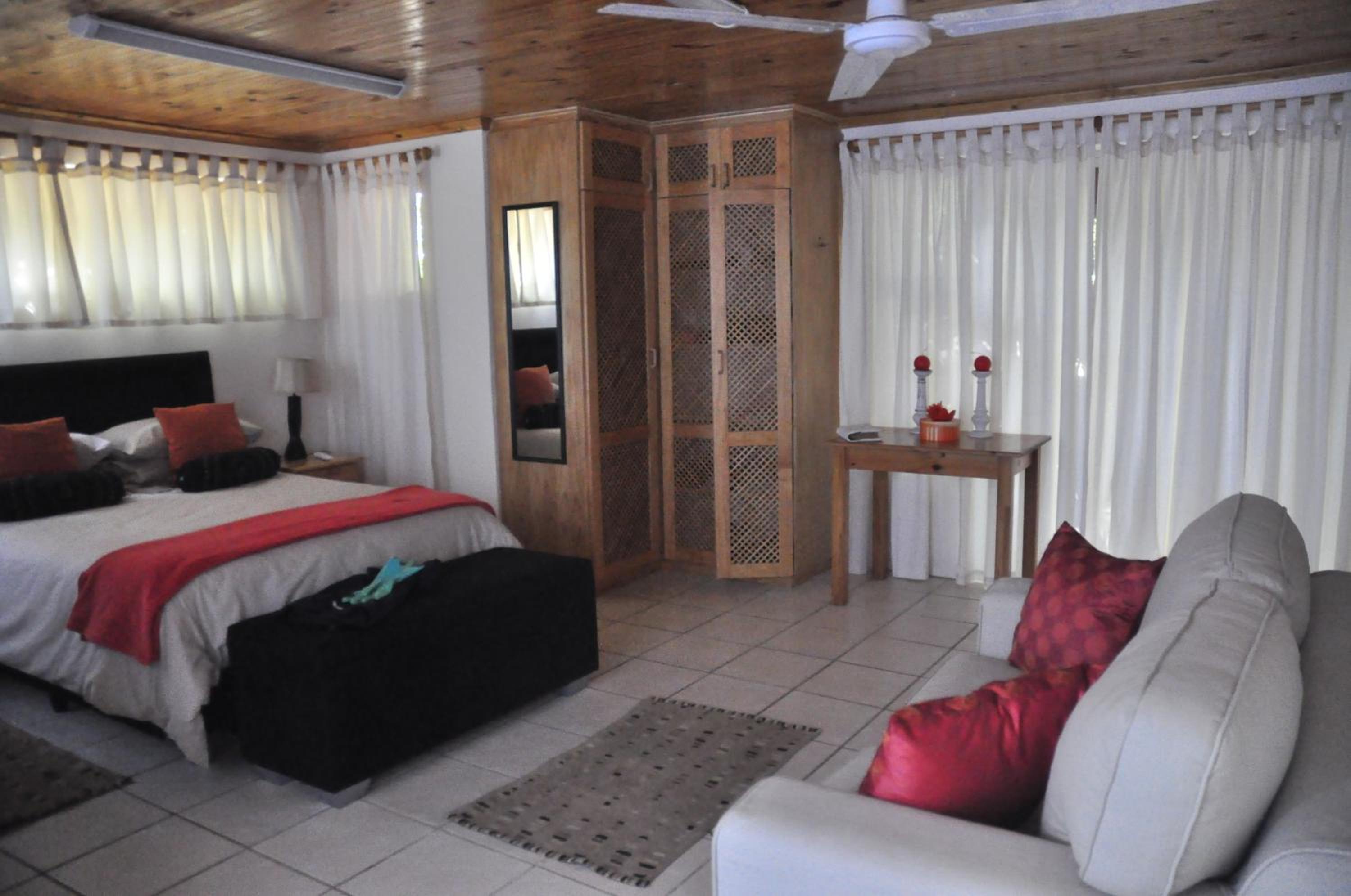 Three-Bedroom House photo 2