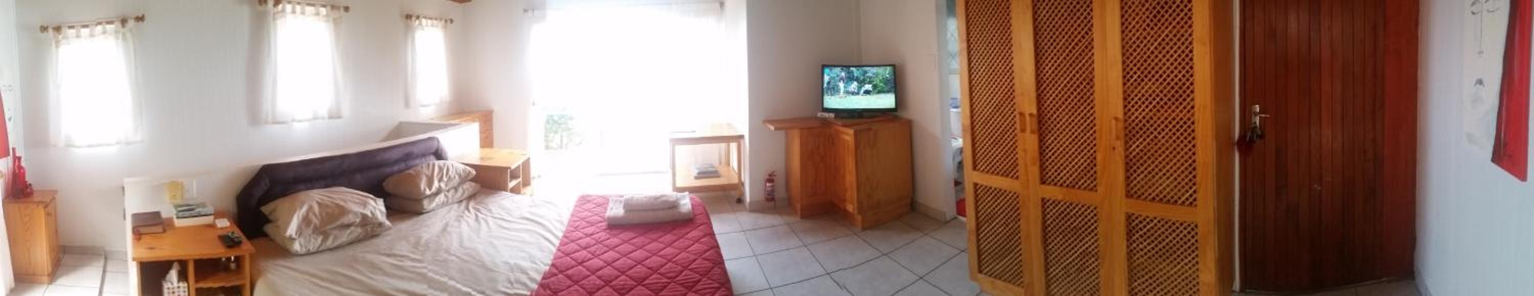 Three-Bedroom House photo 3