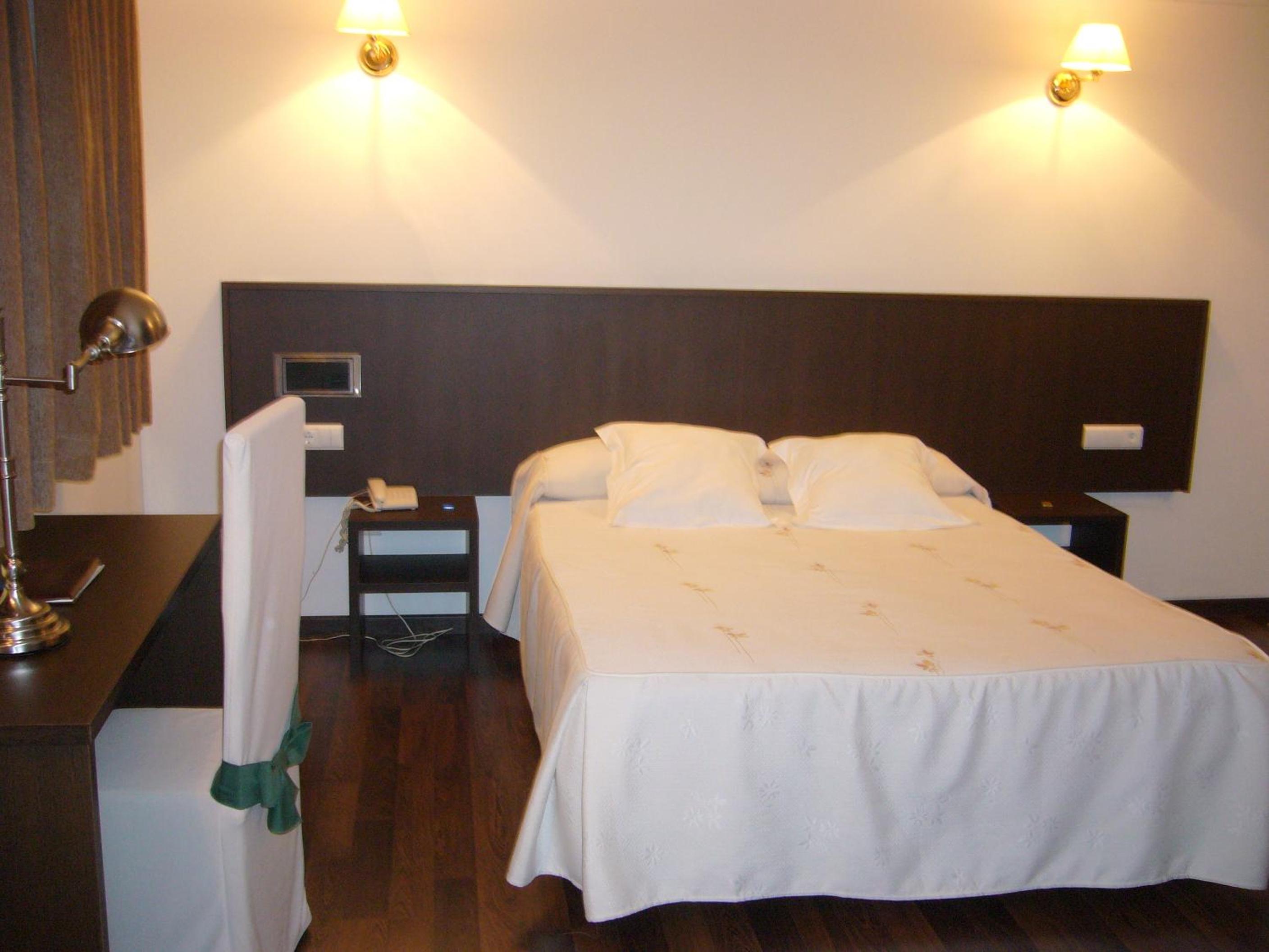 Double or Twin Room (1-2 Adults) photo 2