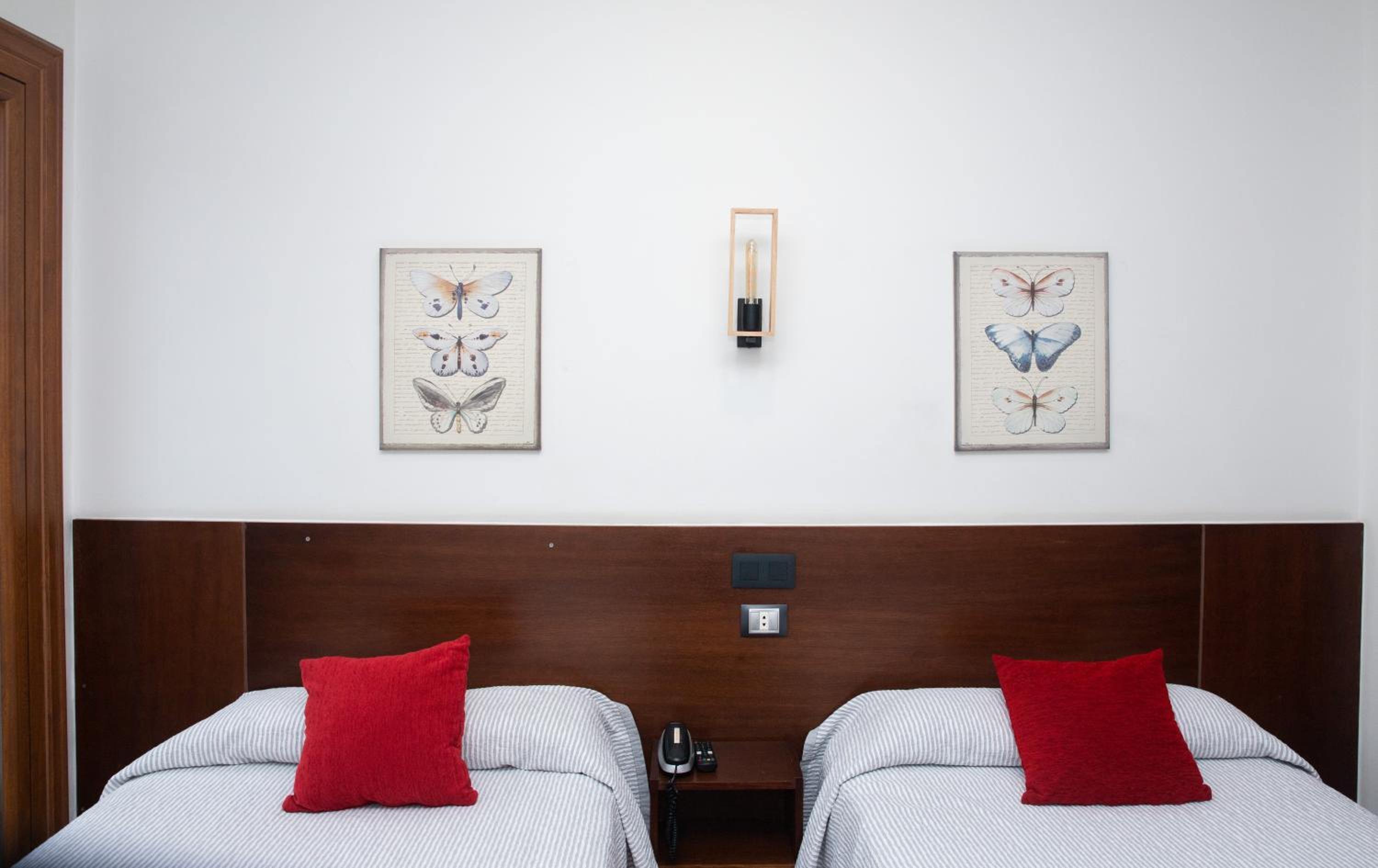 Double or Twin Room photo 2