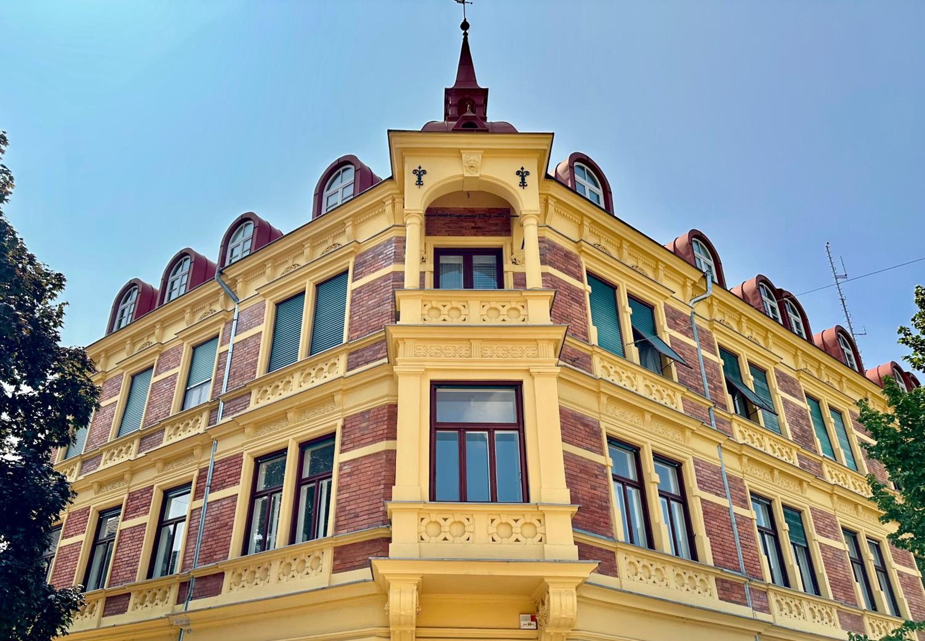 One-Bedroom Apartment with View