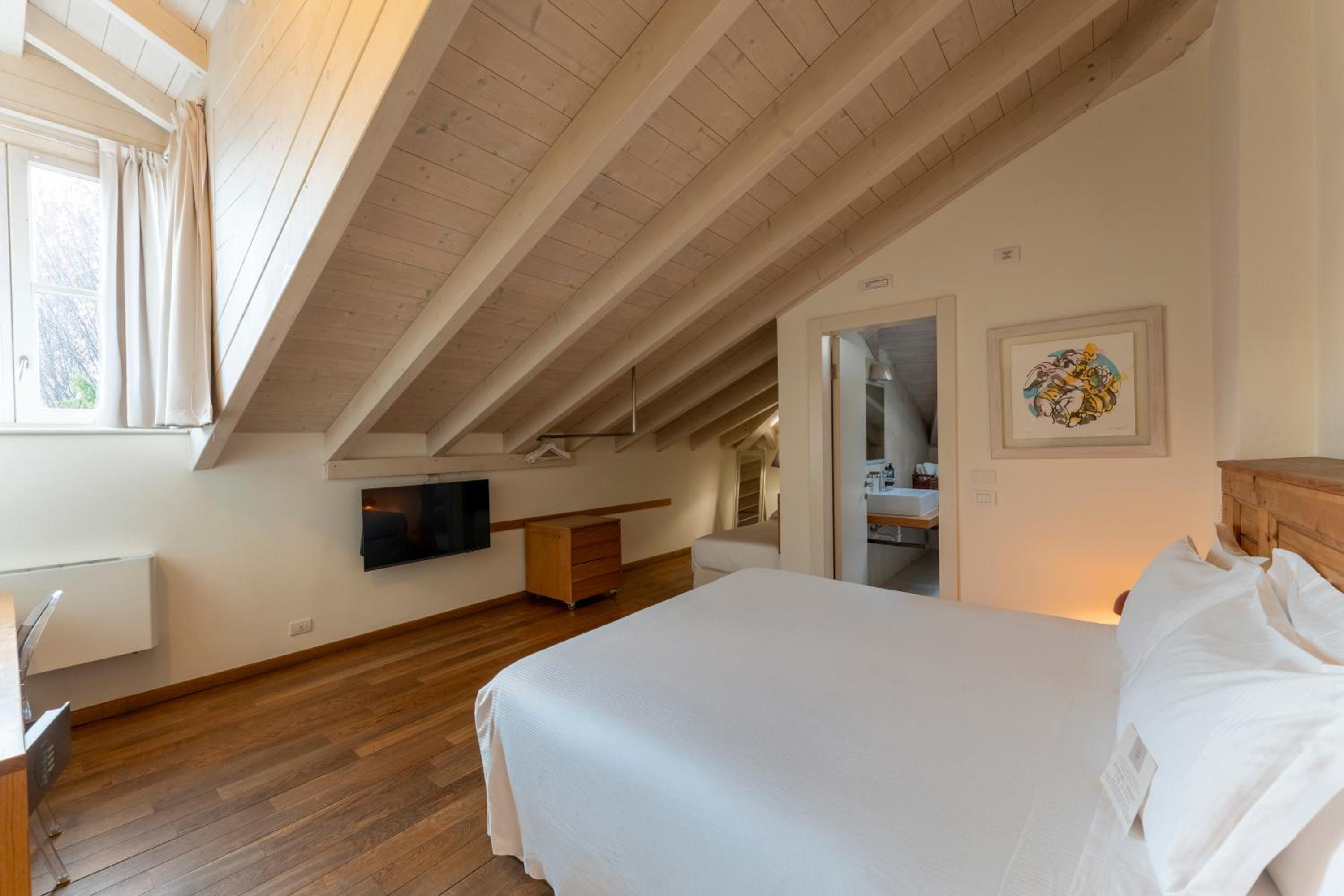 Triple Room - Attic photo 2