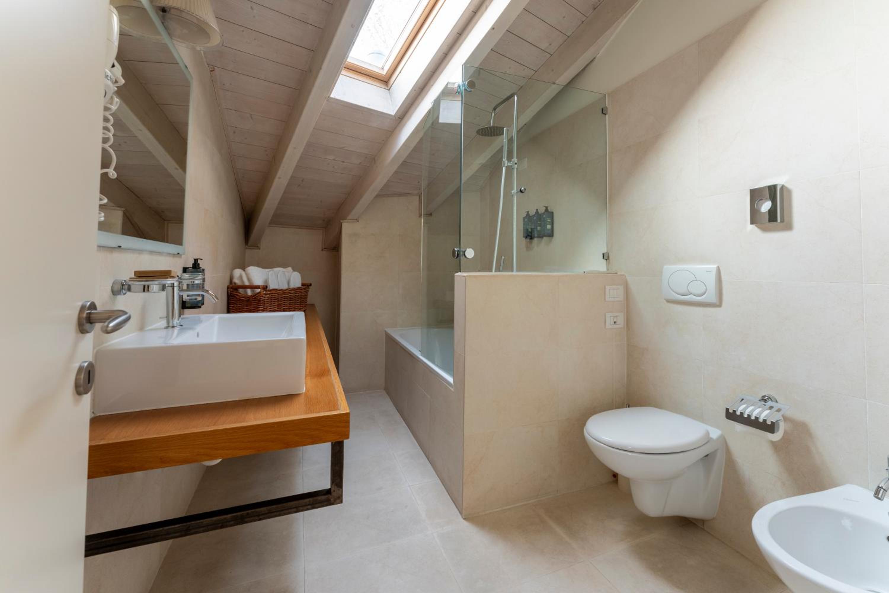 Triple Room - Attic photo 3