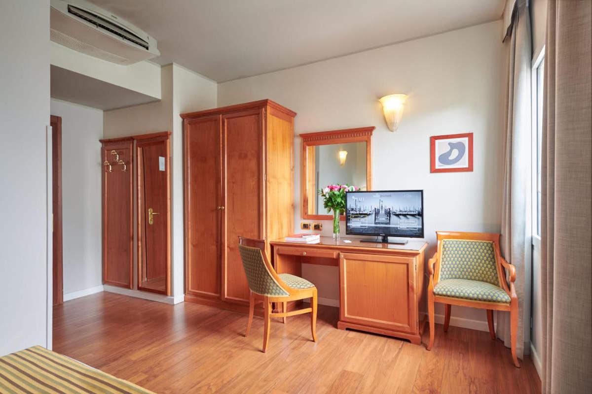 Classic Twin Room with extra bed