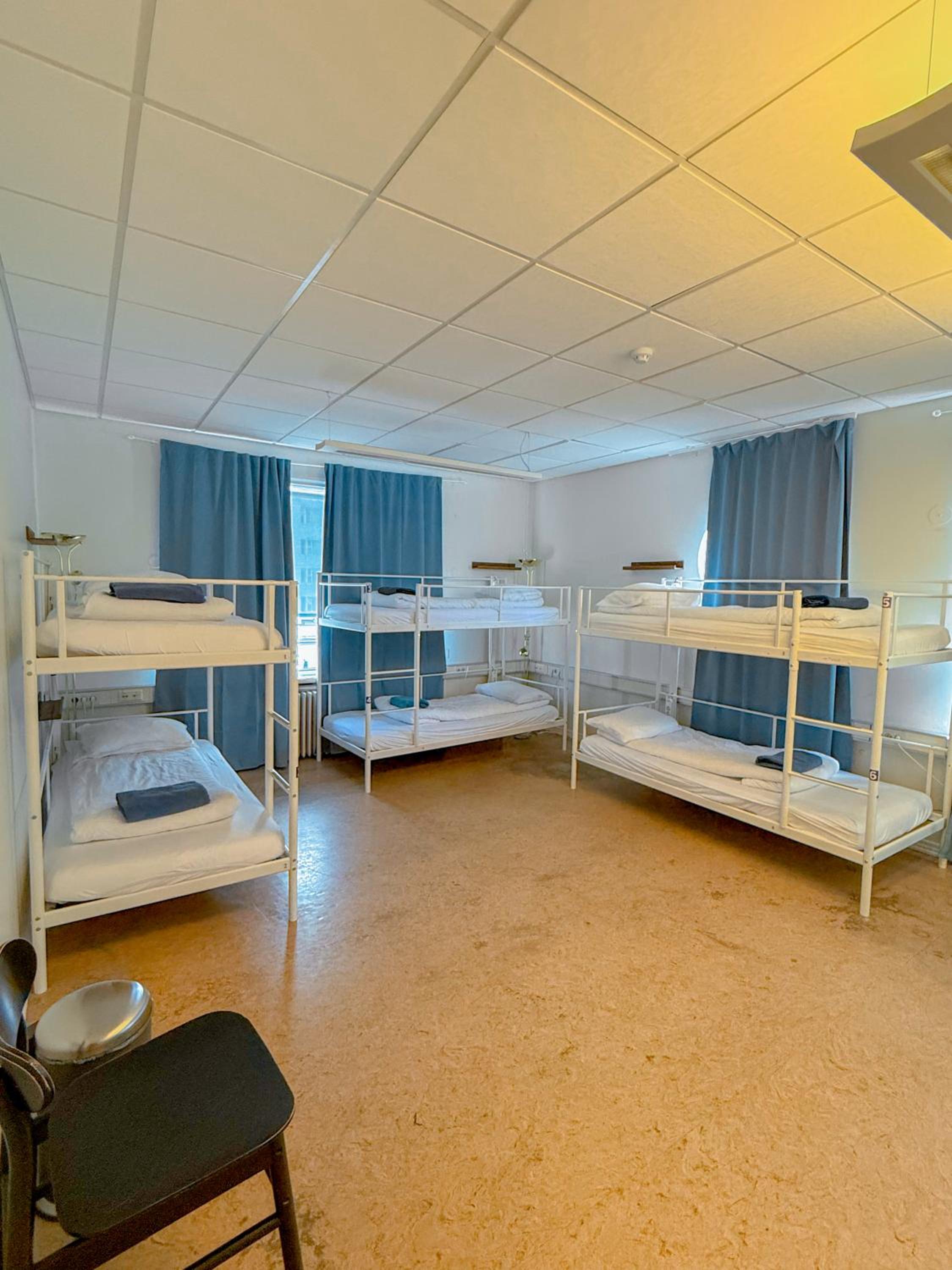 Bunk Bed in 8-Bed Mixed Dormitory Room photo 3