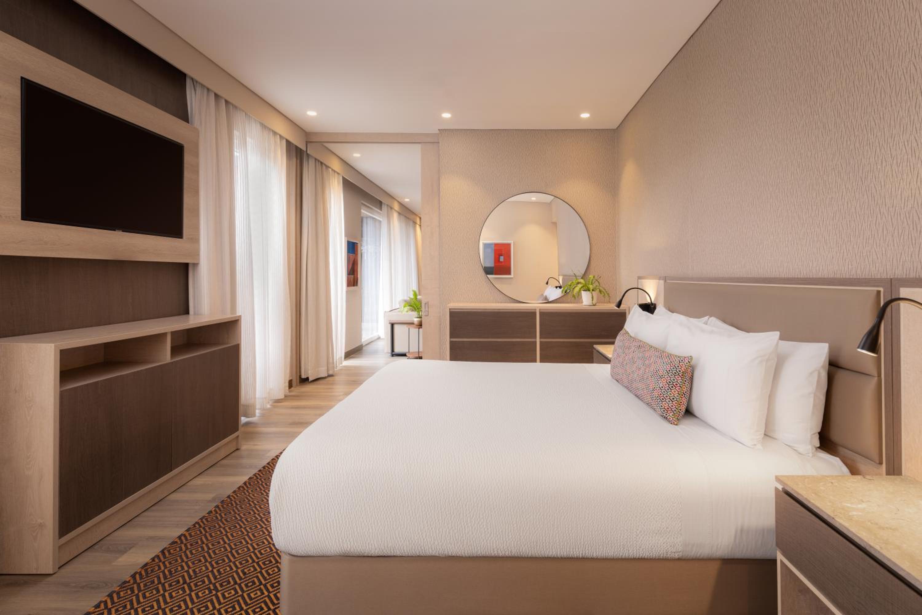 King One-Bedroom Apartment with City View