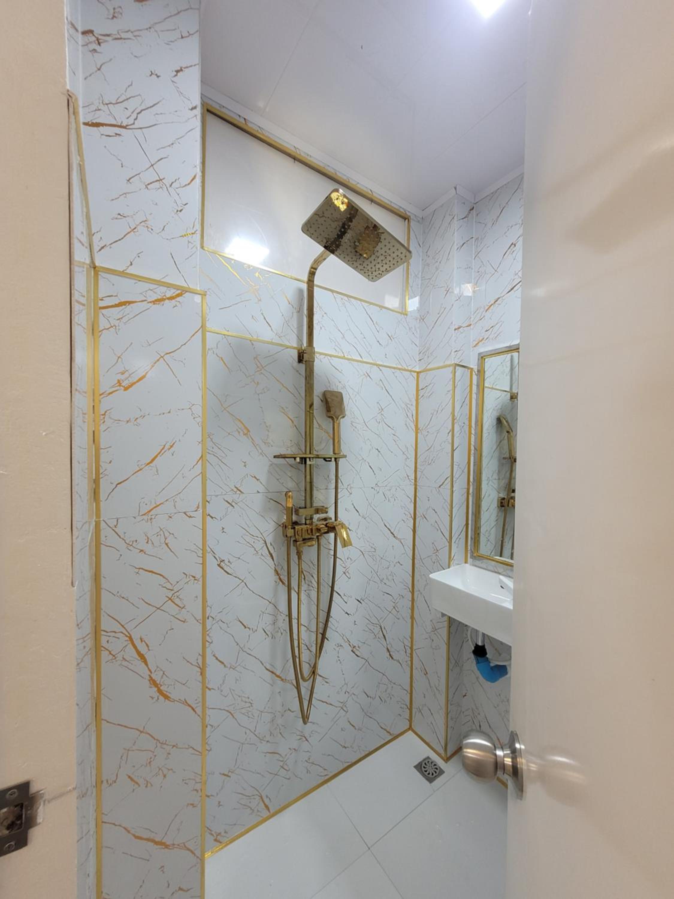 Twin Room with Private Bathroom photo 2