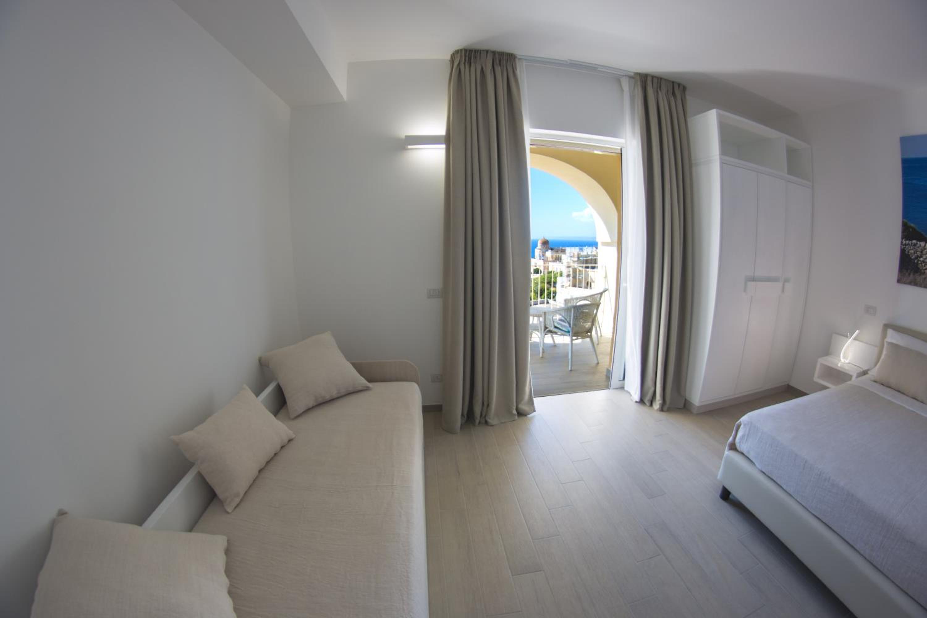 Triple Room with Sea View