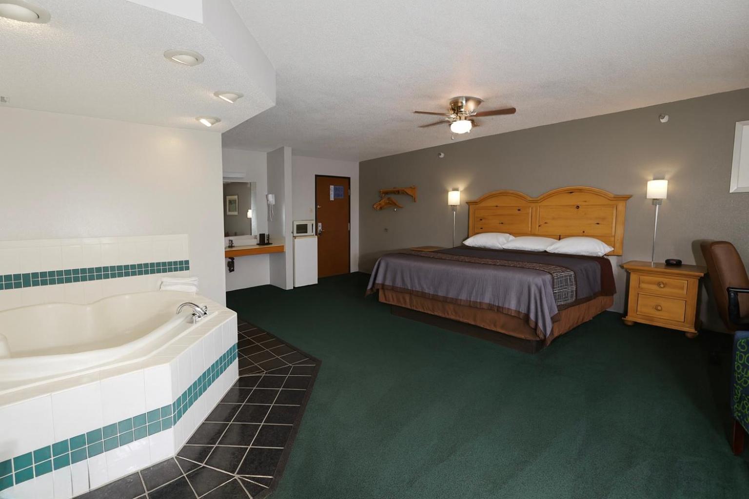 Efficiency One Room Suite - Non Smoking - Photo 1