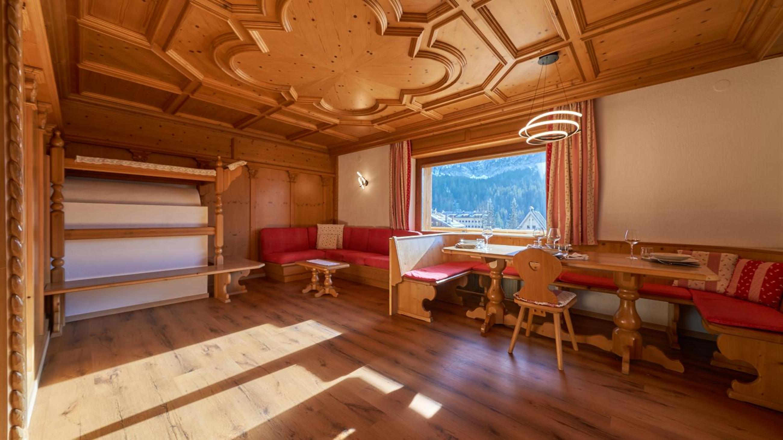 Two-Bedroom Apartment with Mountain View photo 2