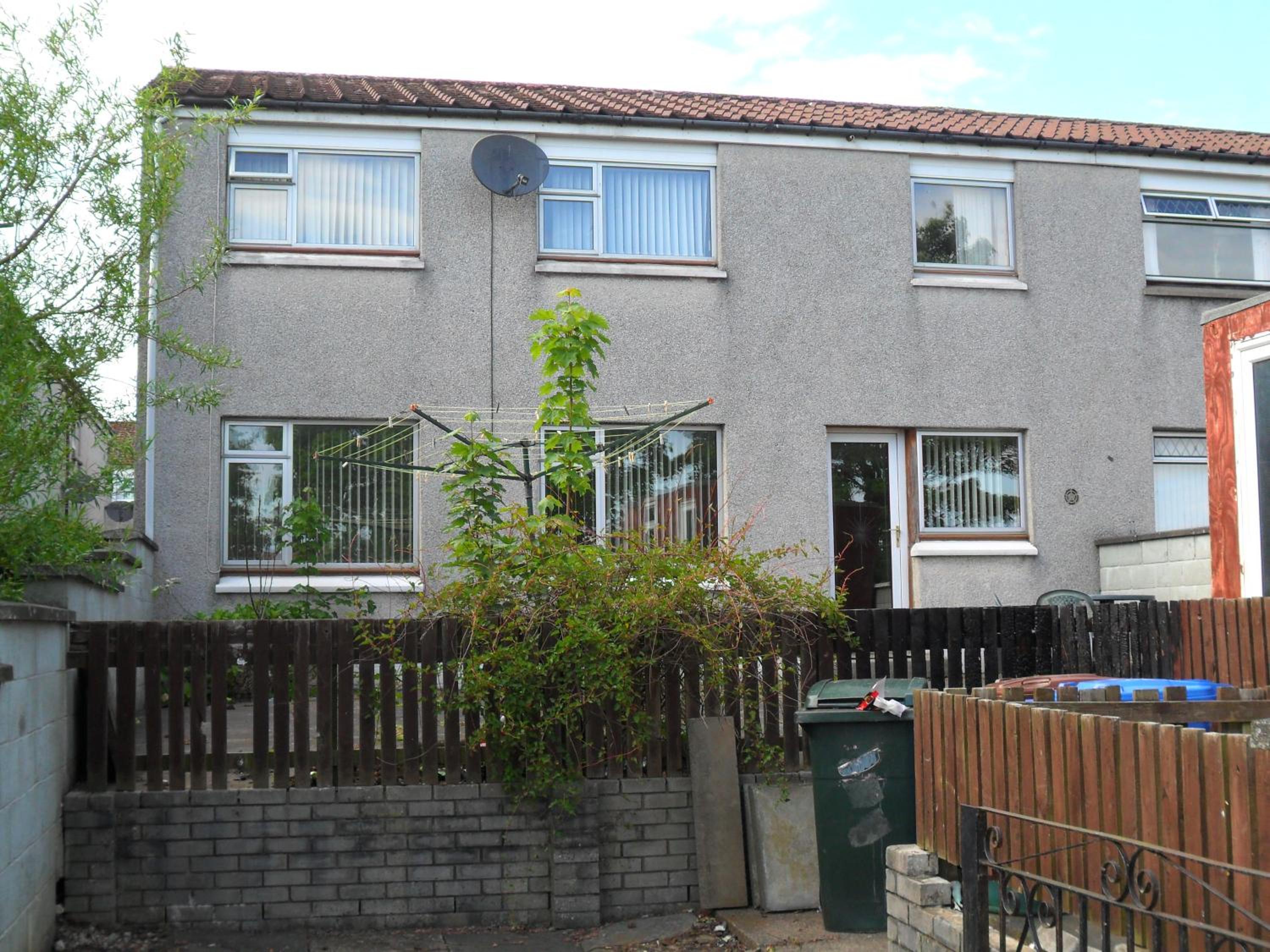 Three-Bedroom House photo 3