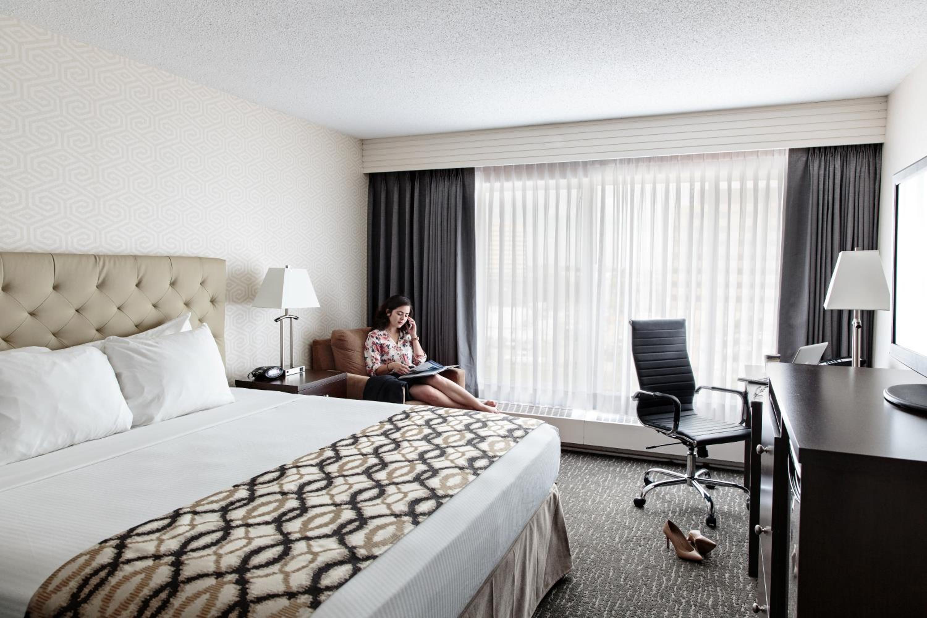 King Room - Non-Smoking - Photo 7