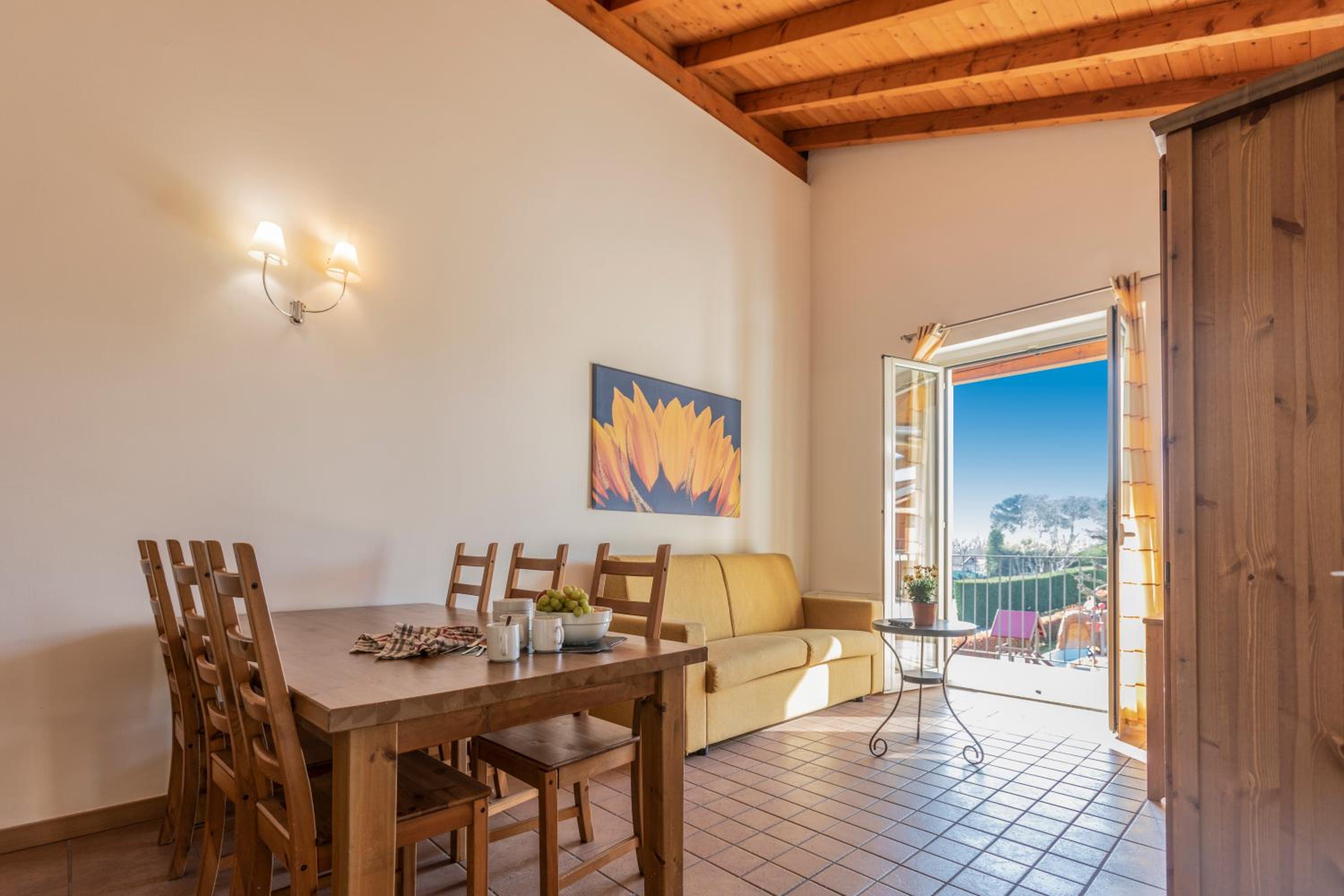 One-Bedroom Apartment with Garden View photo 2