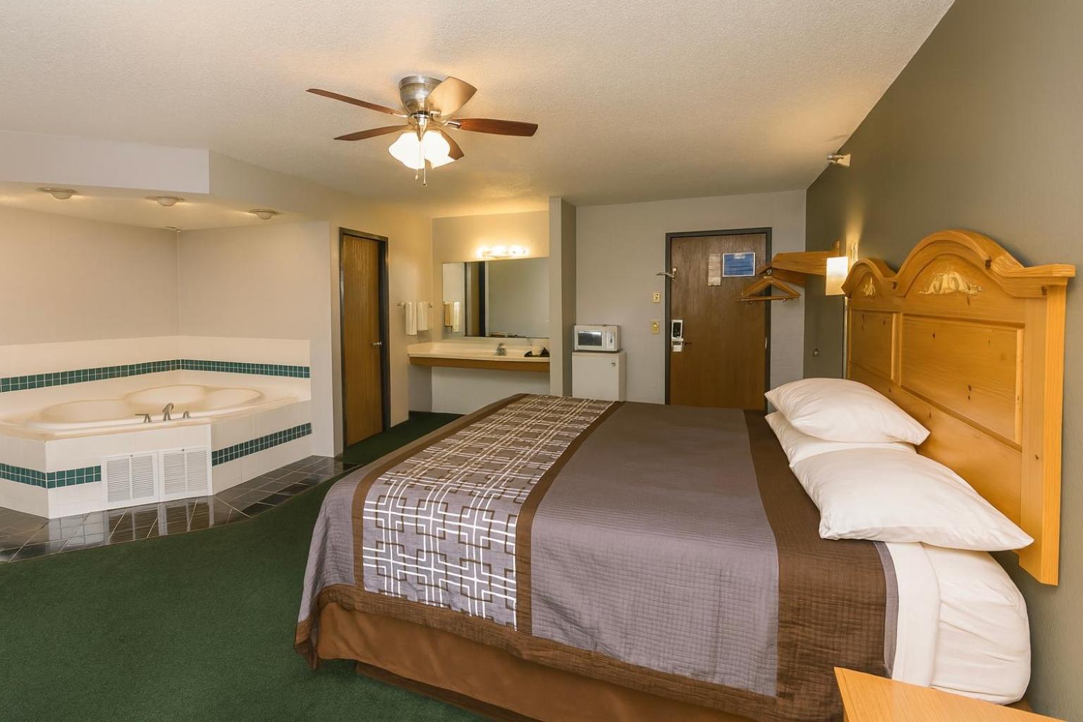 Efficiency One Room Suite - Non Smoking - Photo 4