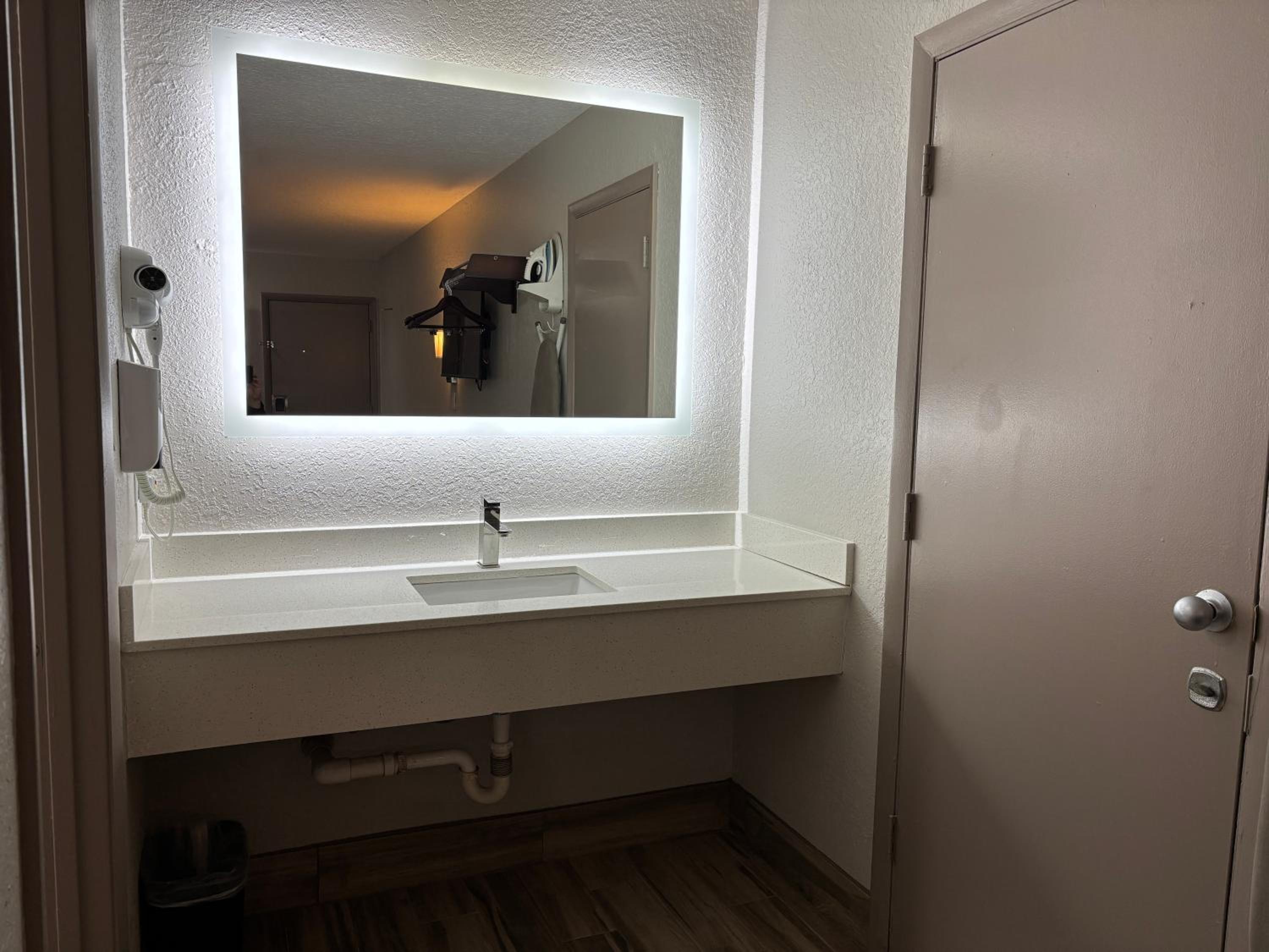 Superior King Room Non-Smoking - Photo 8