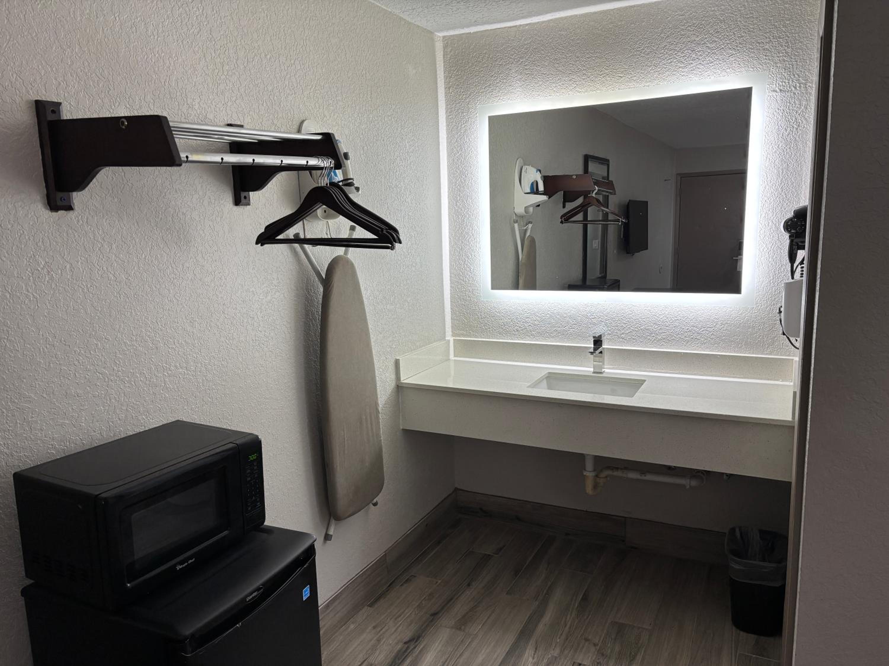 Superior King Room Non-Smoking - Photo 10