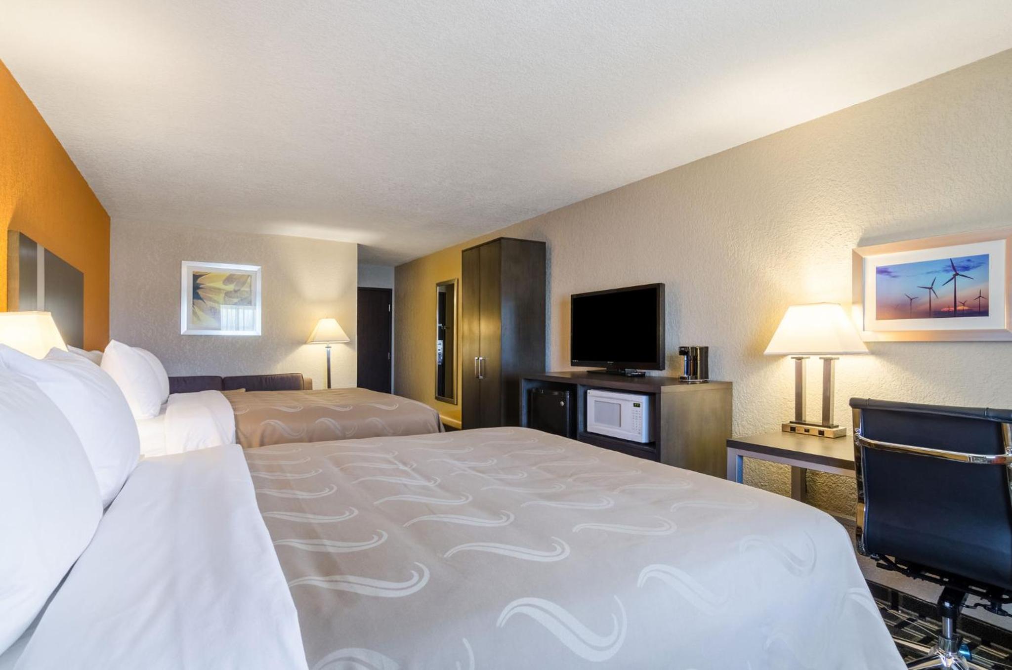Queen Room with Two Queen Beds - Non-Smoking - Photo 1
