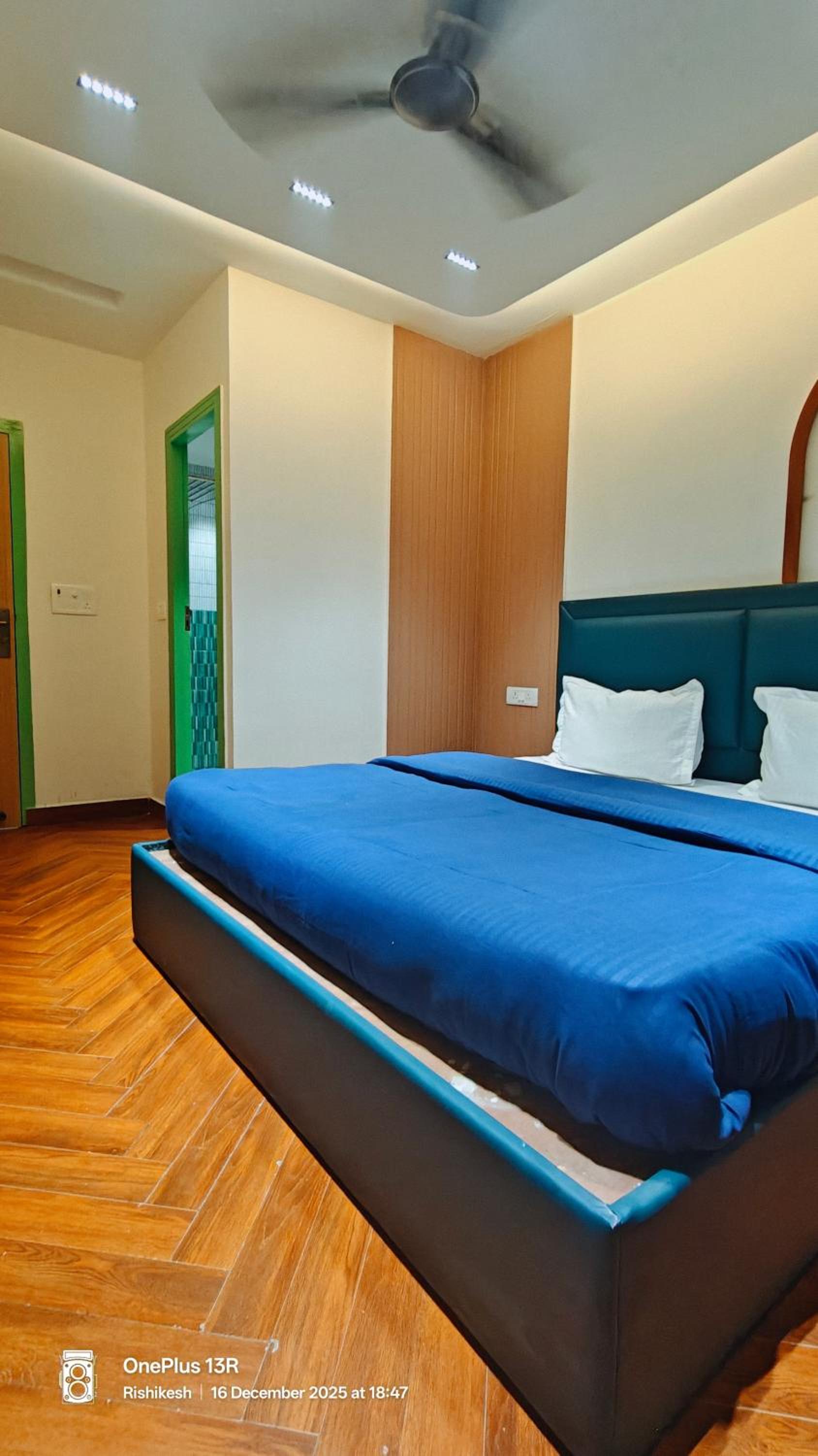 Deluxe Double Room With City View Balcony Block B