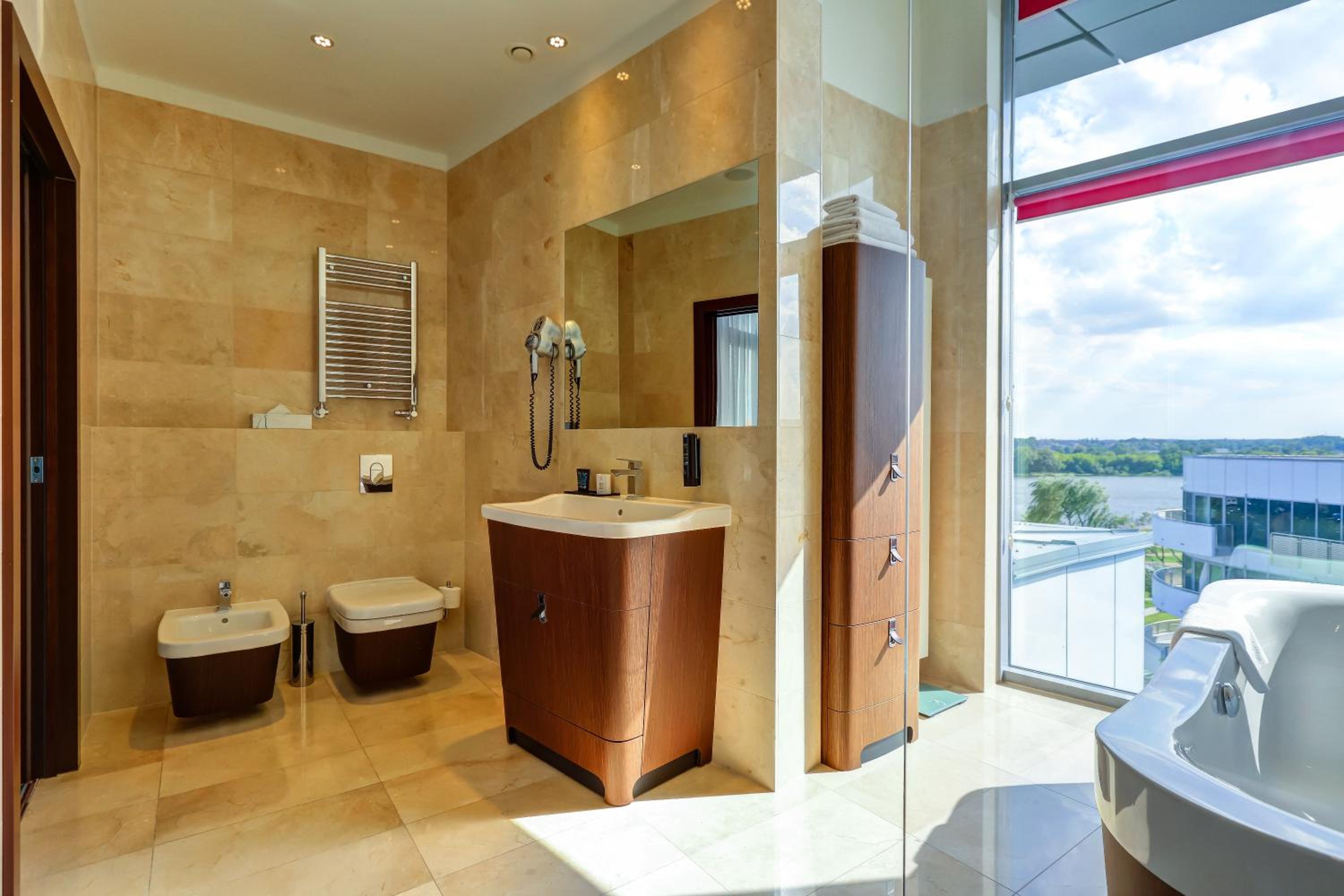 Luxury Apartment - Photo 7