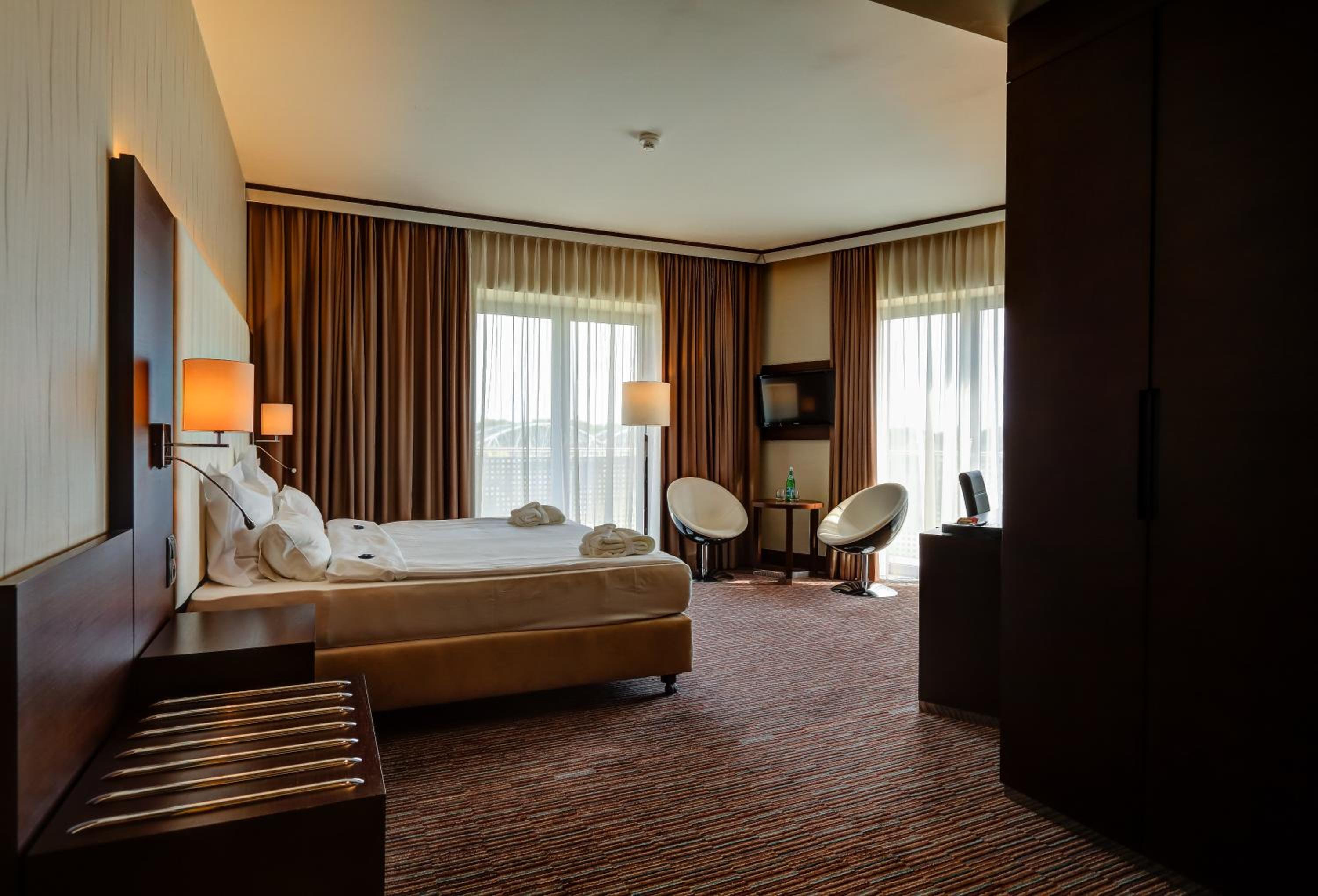 Deluxe Double or Twin Room - Photo 9