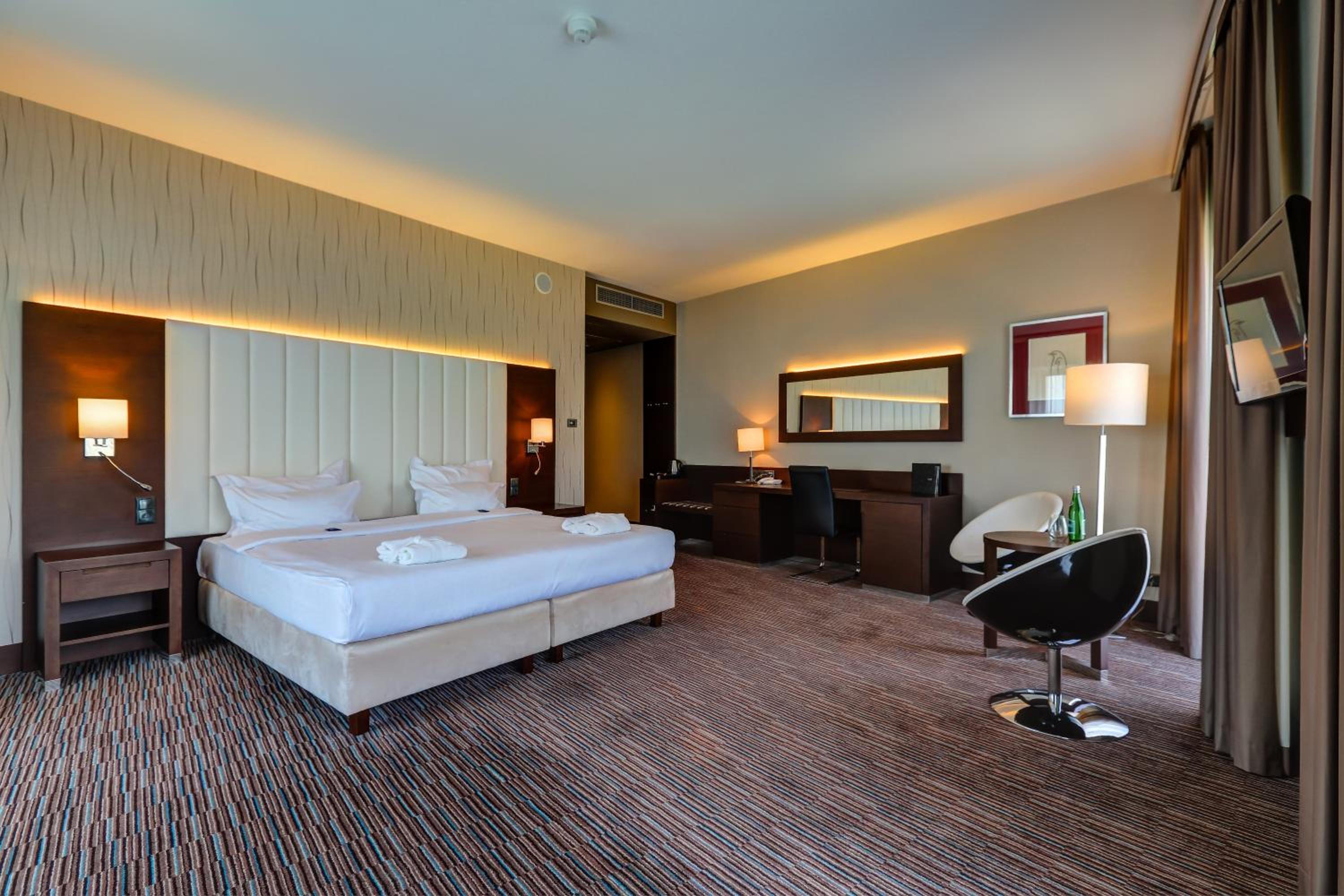 Deluxe Double or Twin Room - Photo 3