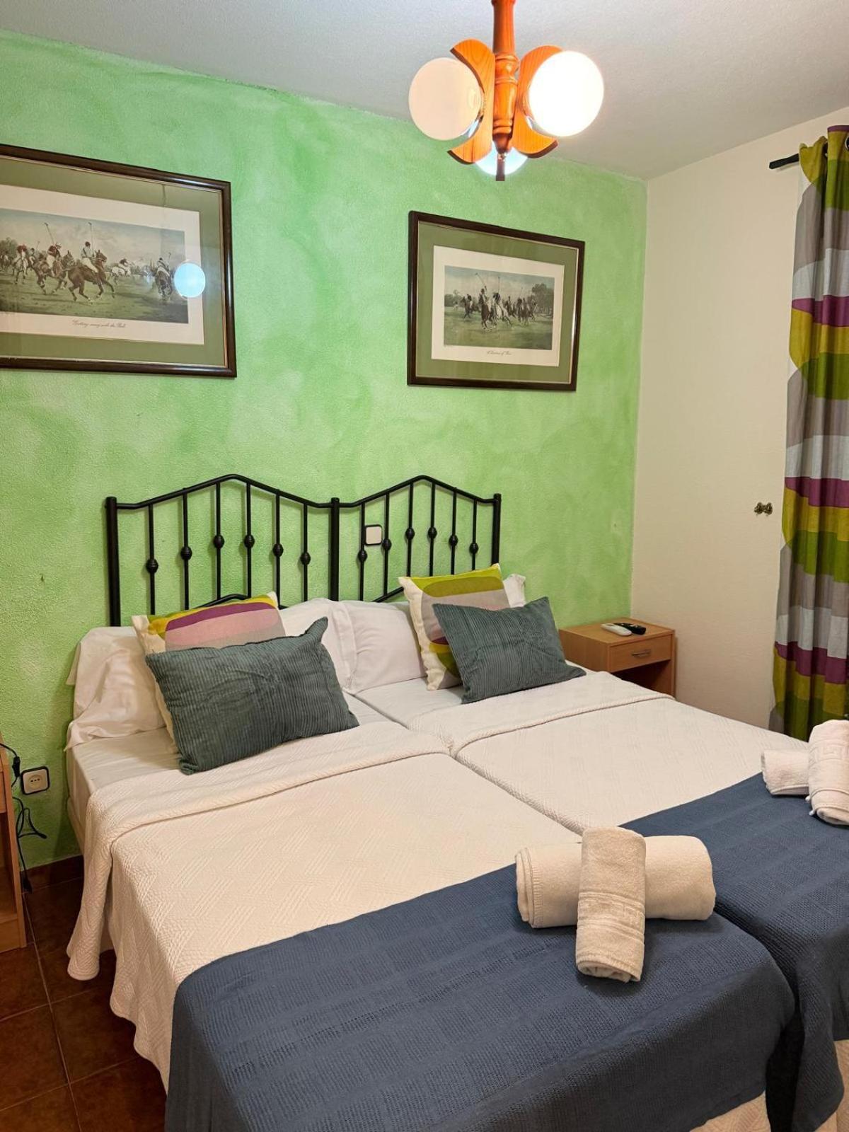 Twin Room - Photo 2
