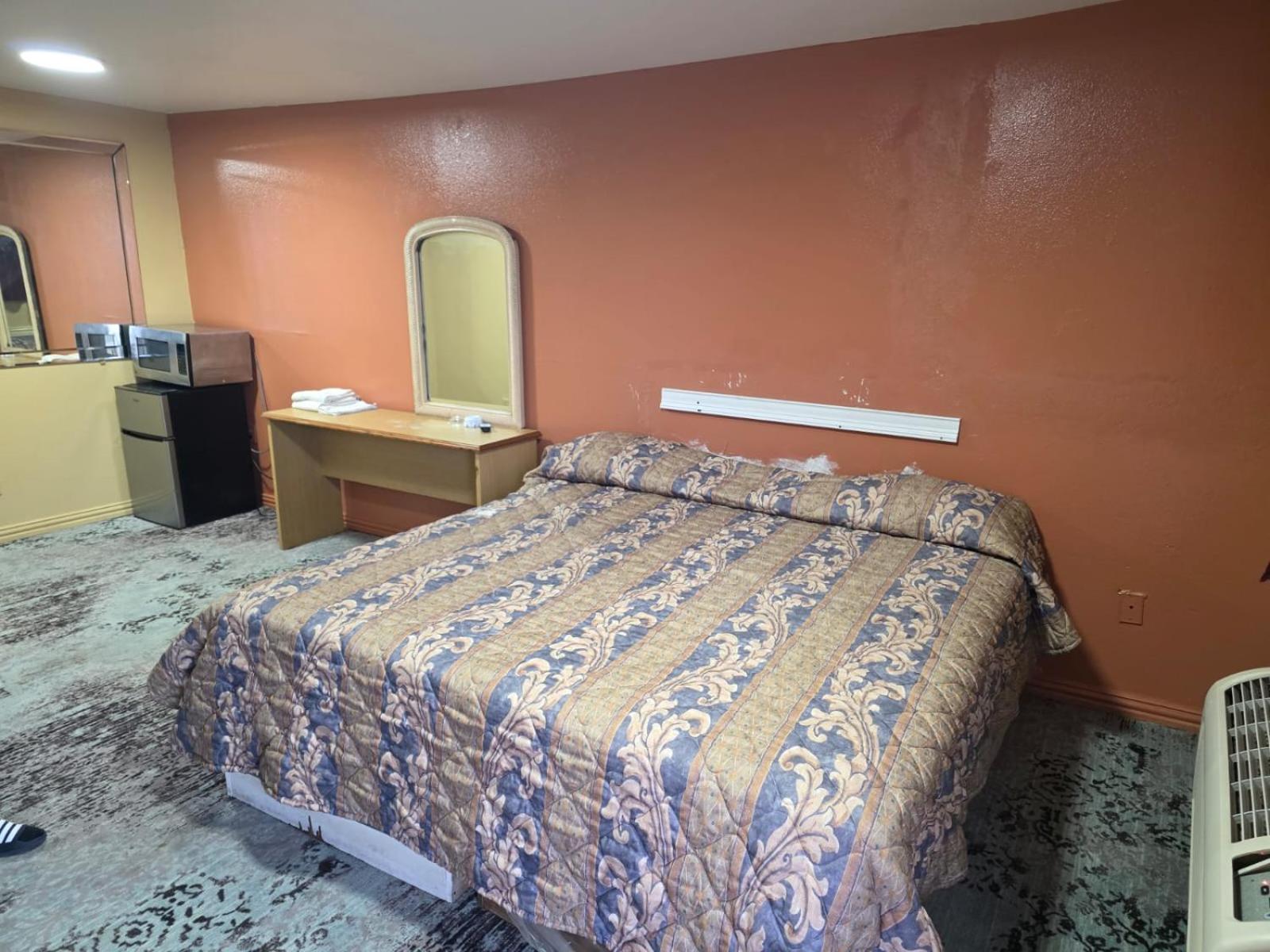 King Bed Non-Smoking - Photo 1