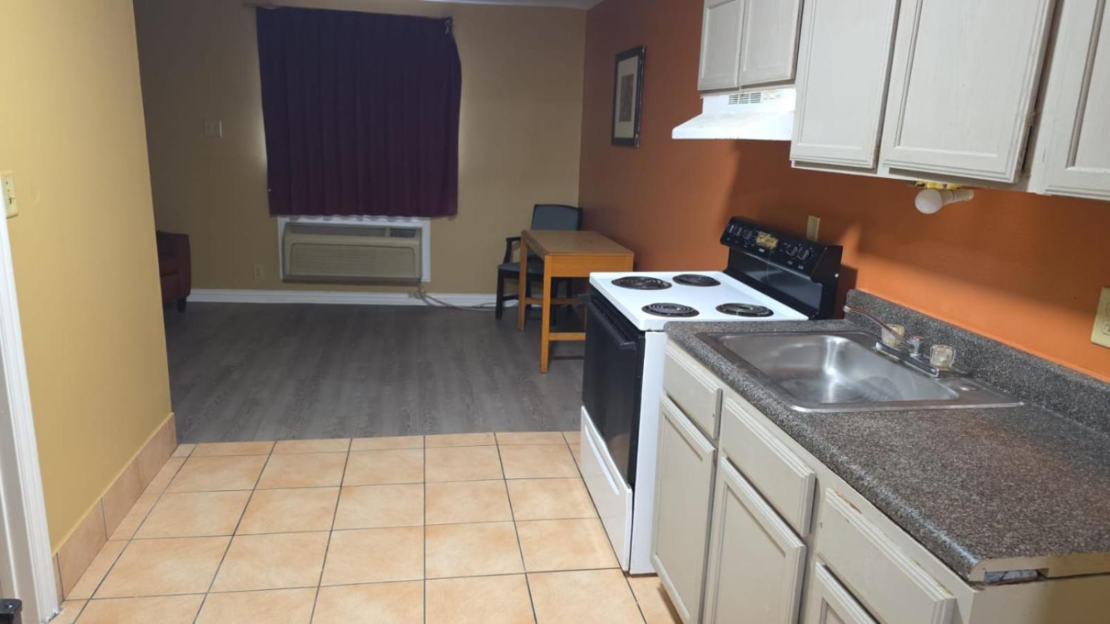 2 Queen Beds with Kitchenette Non-Smoking - Photo 4