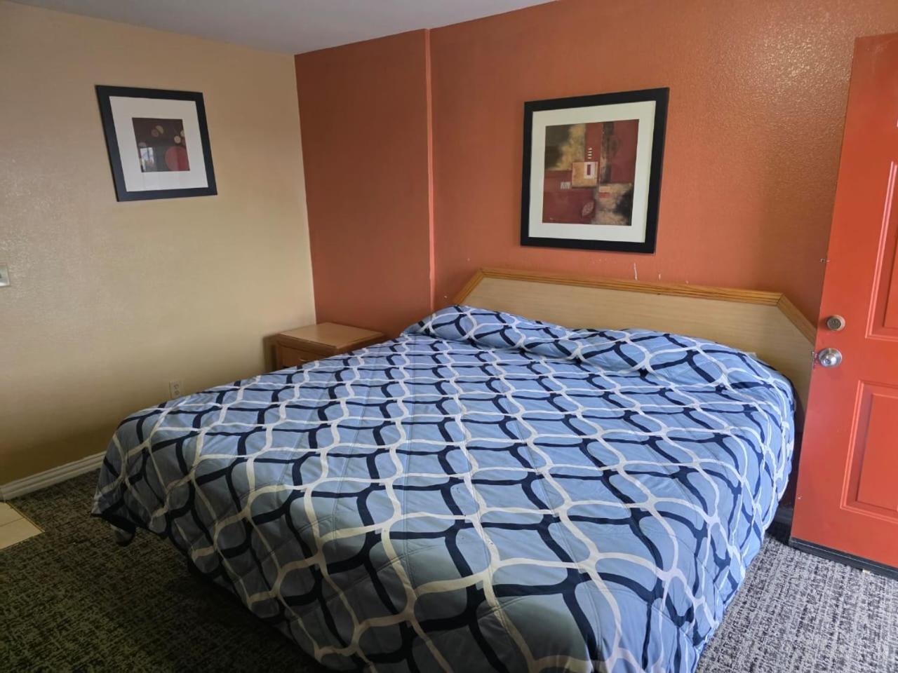King Bed Accessible Non-Smoking - Photo 1